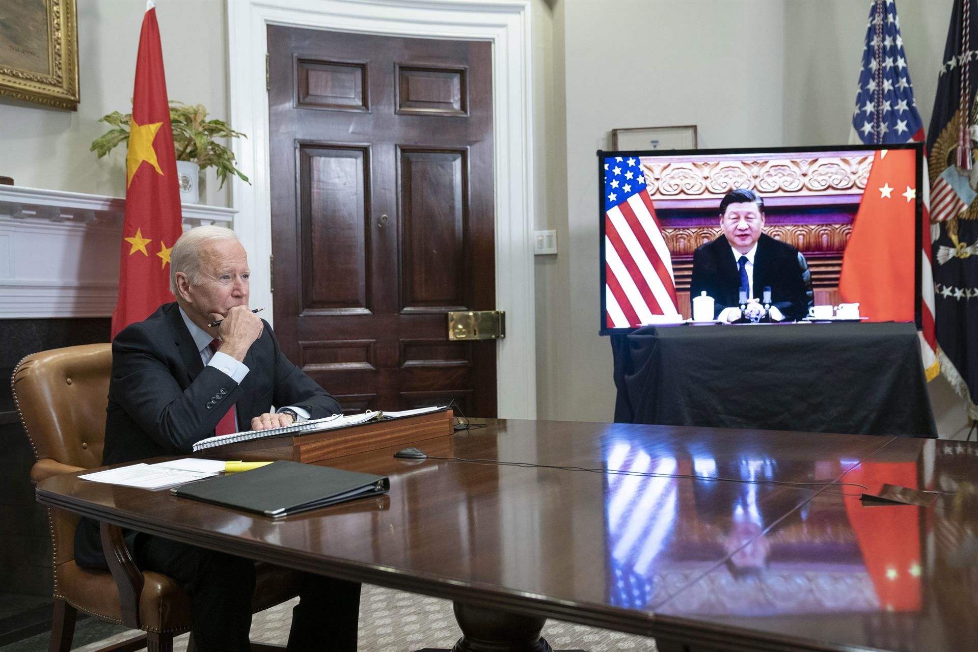 Cien días: La guerra de Ucrania se interpone en la pugna de Biden con China