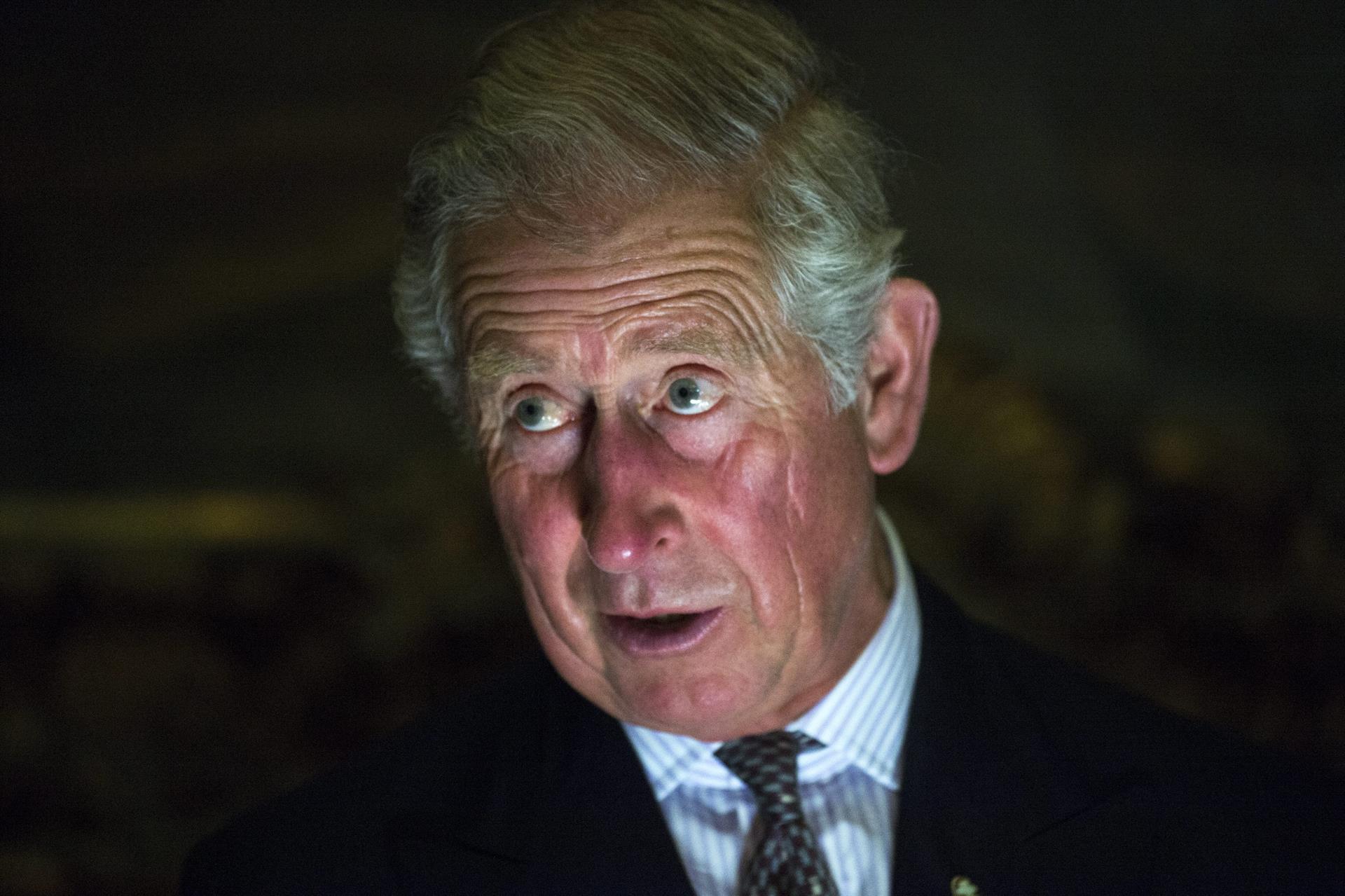El príncipe Carlos, molesto con plan de enviar a Ruanda a demandantes de asilo