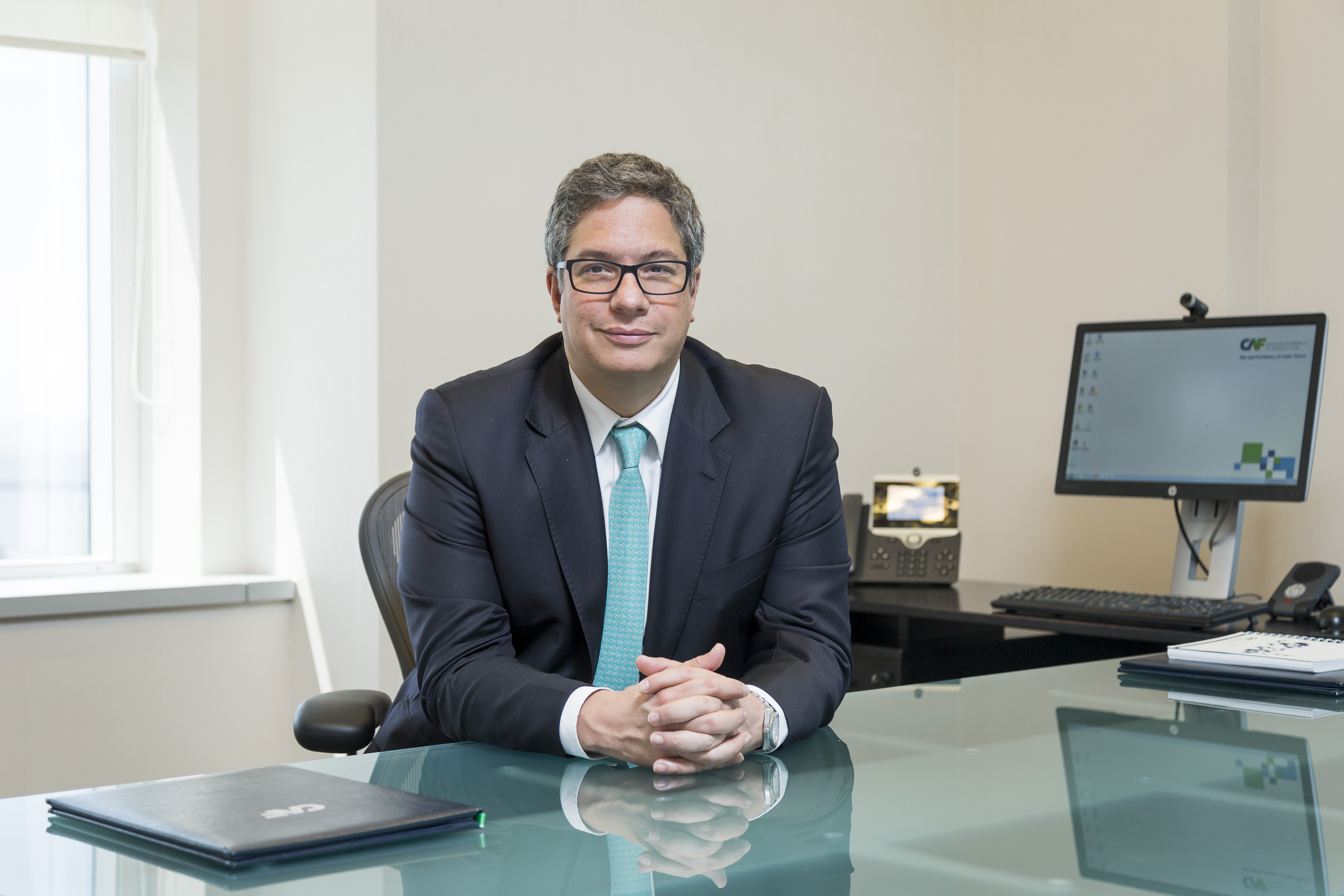 CAF -banco de desarrollo de América Latina- designó a Santiago Rojas nuevo gerente regional Norte