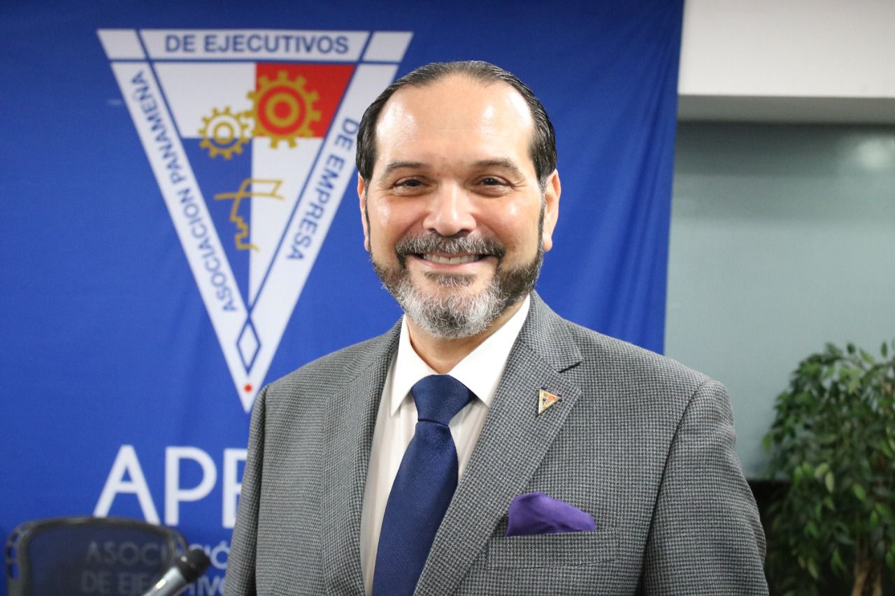 Temístocles Rosas, elegido presidente de APEDE 2022-2023