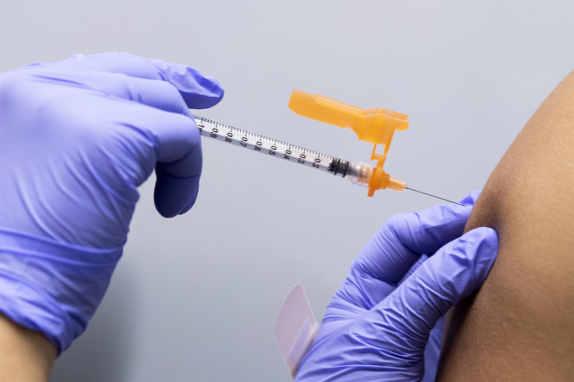 La FDA autoriza más dosis de la vacuna contra la viruela del mono en EE.UU.