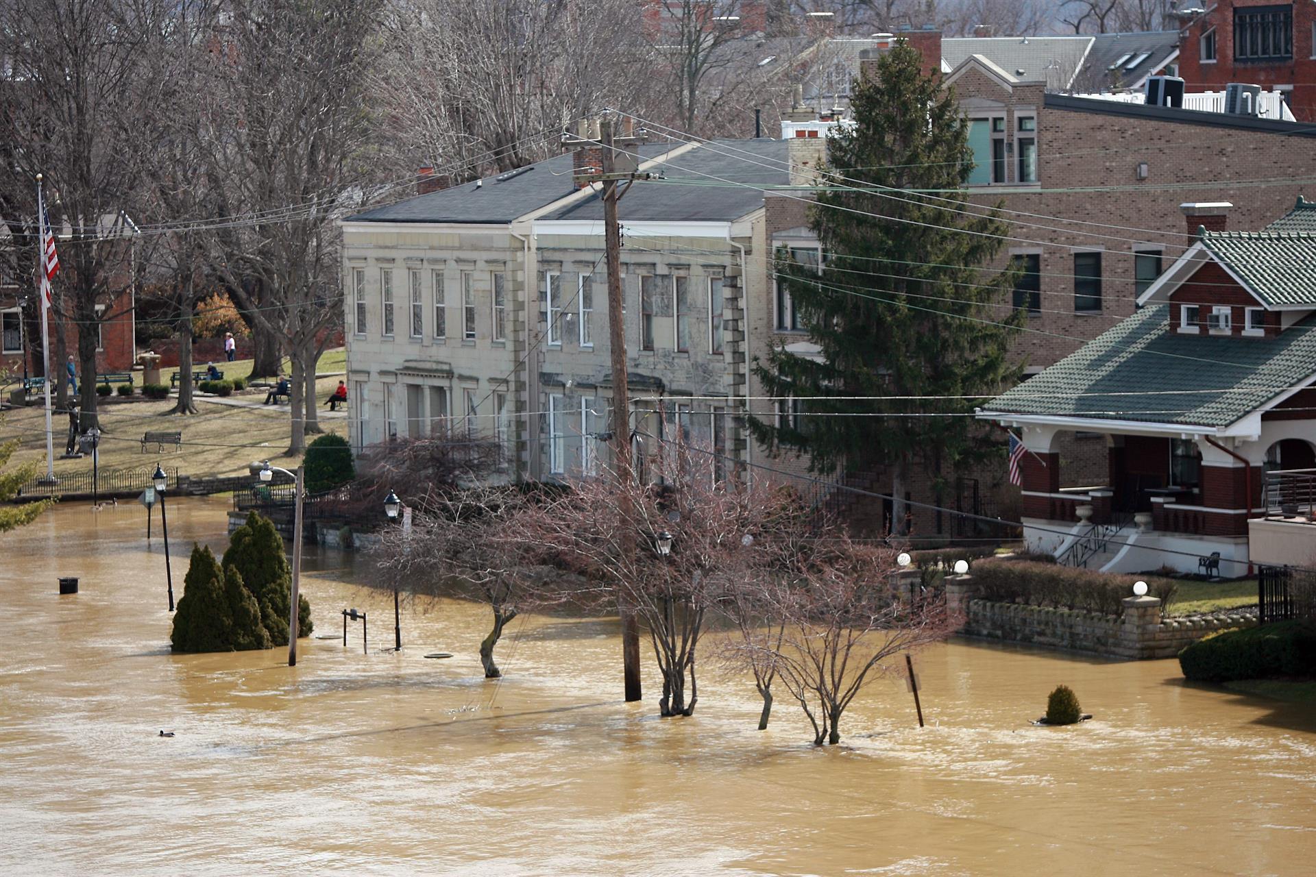 Ocho muertos y miles sin electricidad por las inundaciones en Kentucky (EE.UU.)