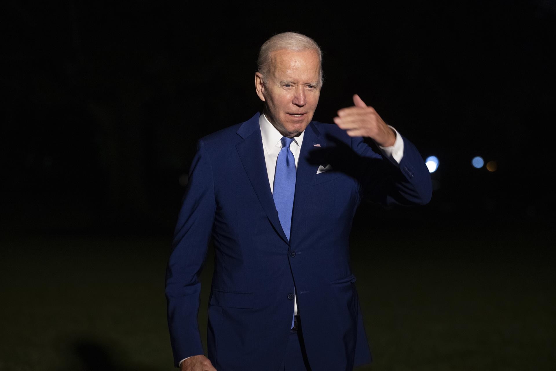 Biden y el votante demócrata terminan su luna de miel a meses de los comicios