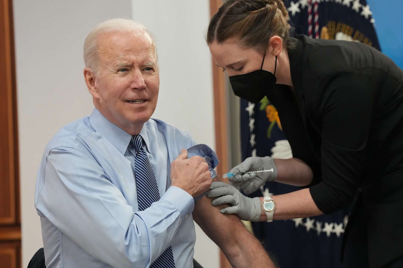 Esta es la explicación de por qué Biden se contagió habiendo recibido incluso una segunda dosis de refuerzo de la vacuna