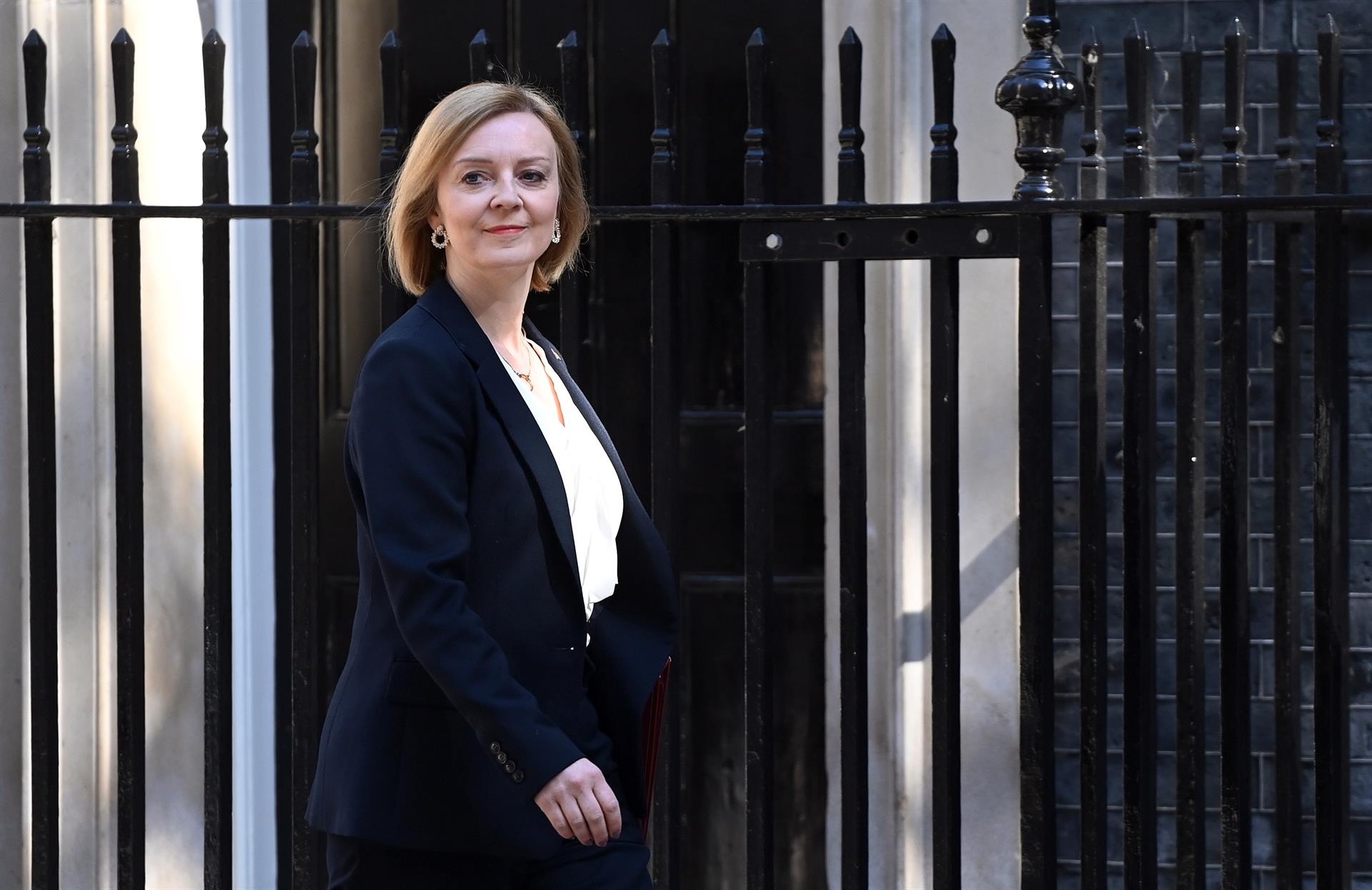 La ministra de Exteriores presentó su candidatura para reemplazar a Boris Johnson