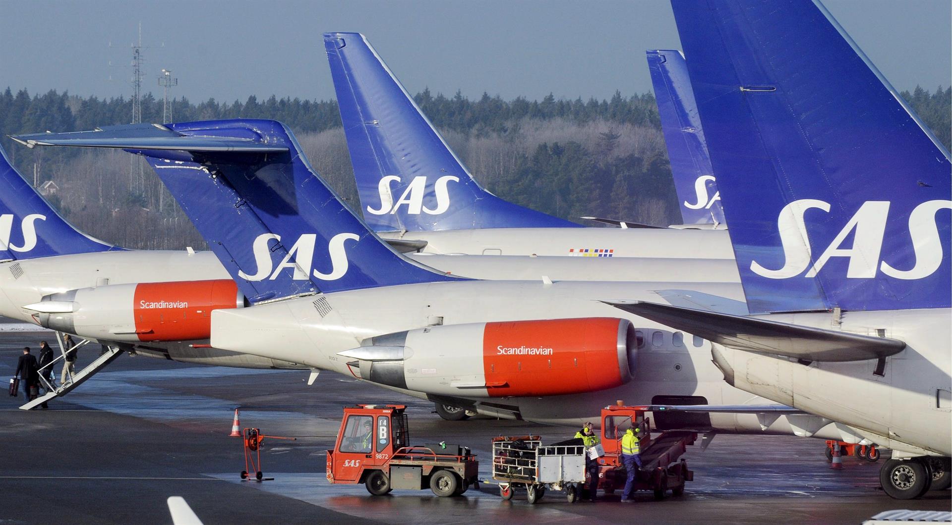 La aerolínea escandinava SAS cancela vuelos por una huelga de pilotos y ve su futuro en peligro