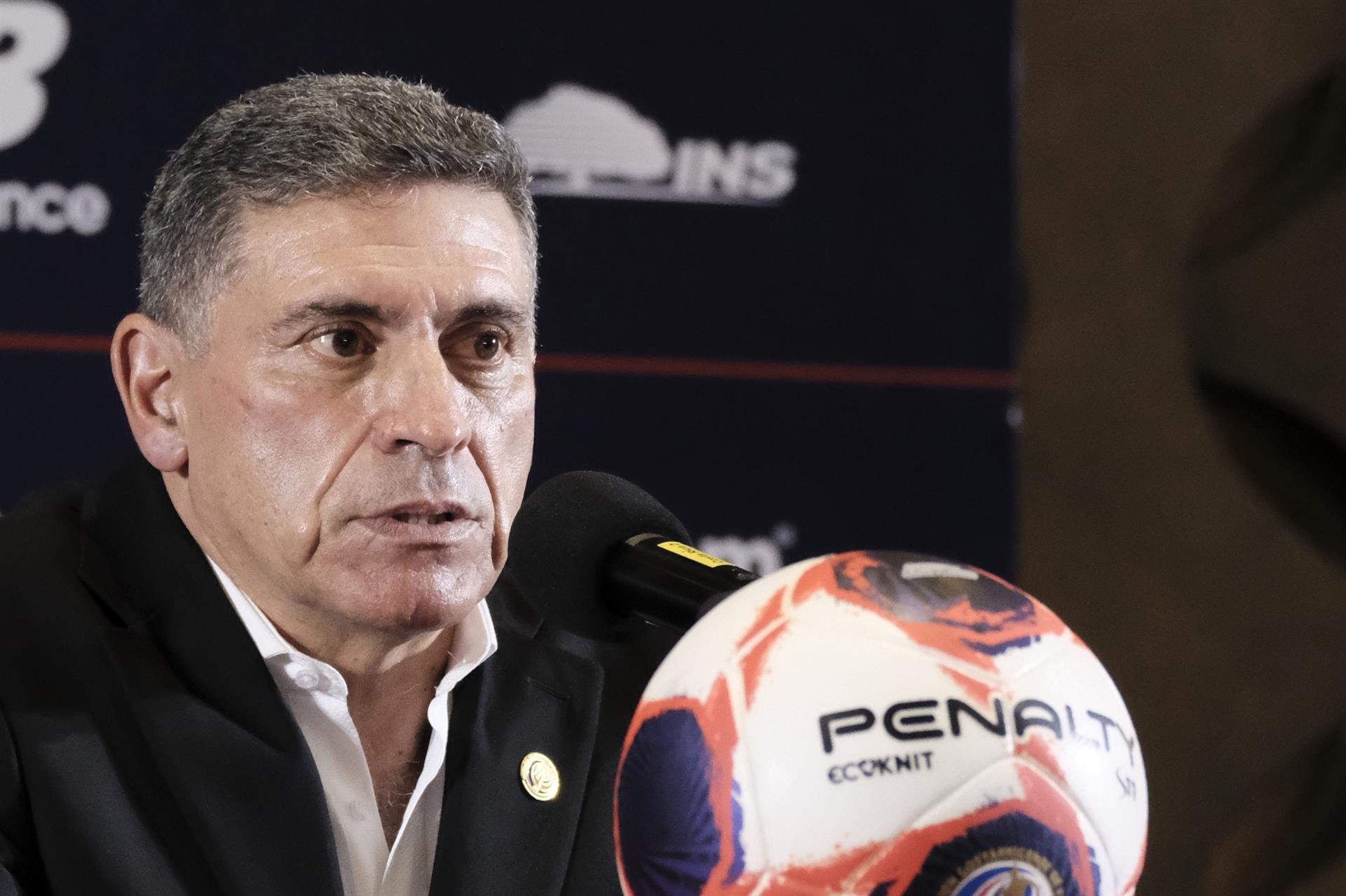 El colombiano Suárez renueva hasta 2026 como seleccionador de Costa Rica