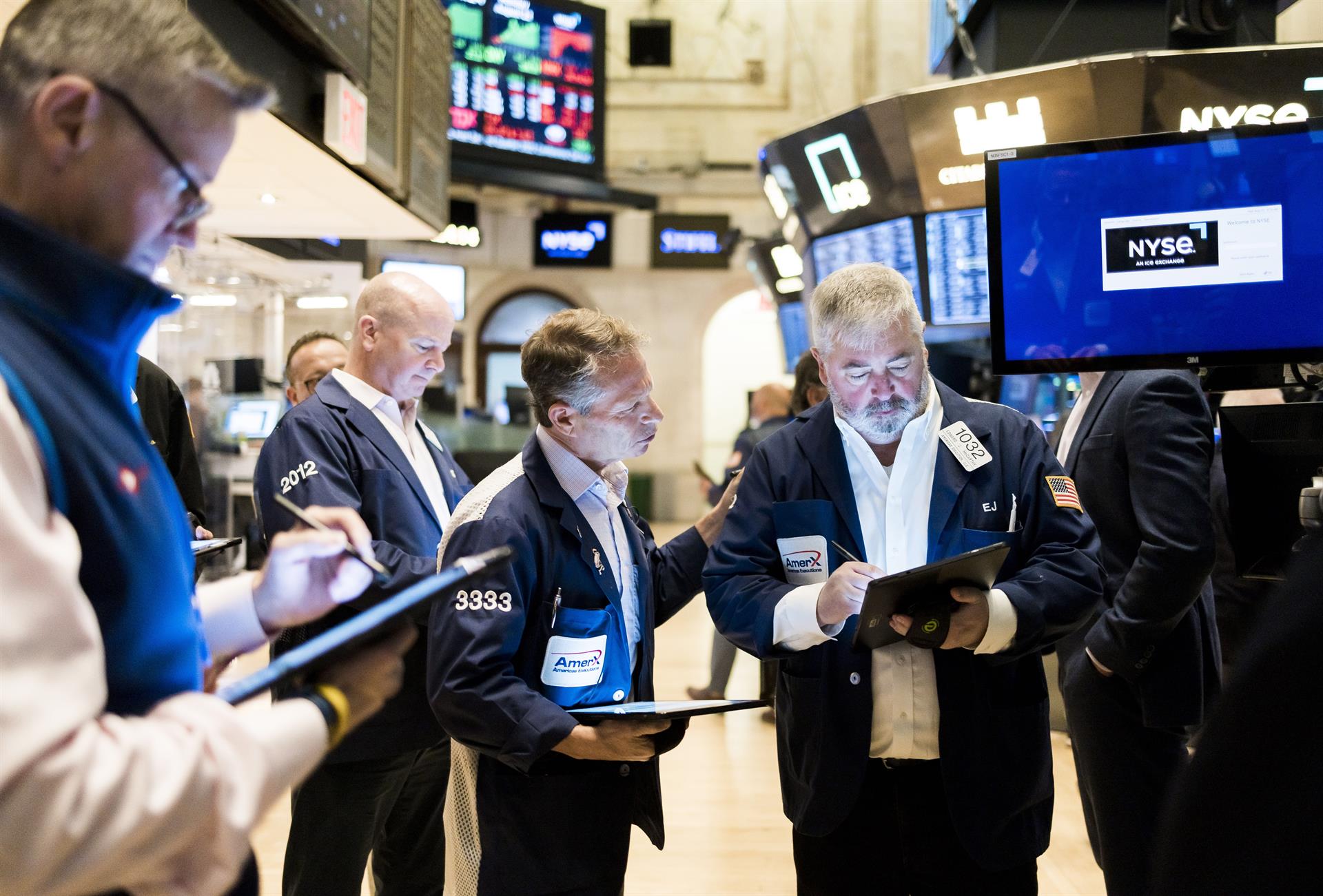 Wall Street abrió en rojo y el Dow Jones bajó un 1,20 %