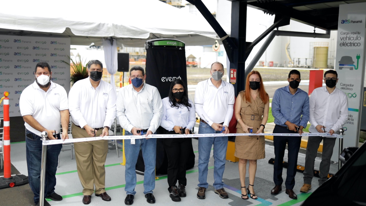 Buena nueva para propietarios de vehículos eléctricos, AES Panamá inauguró tres estaciones de carga