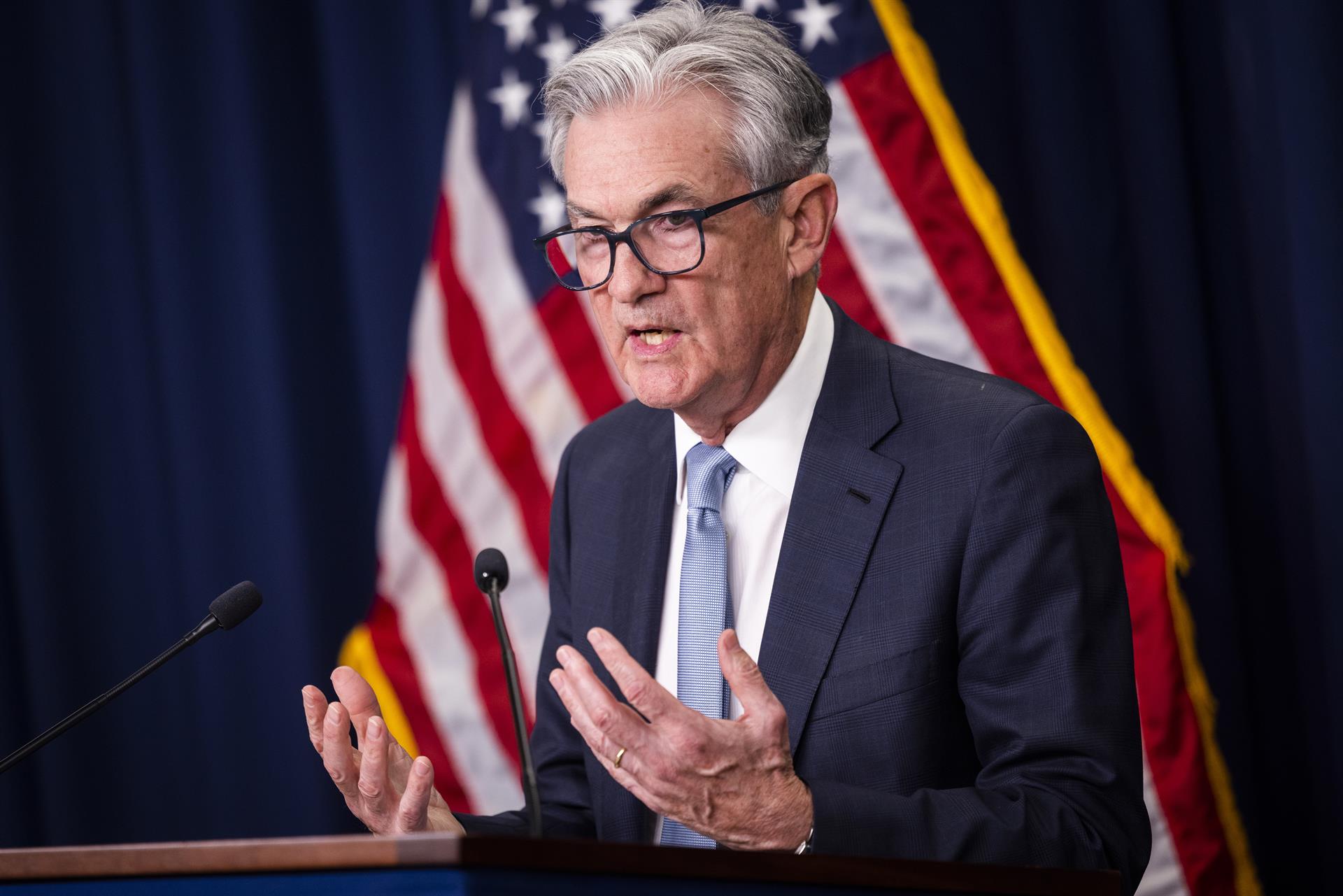Powell: habrá que mantener la política monetaria restrictiva "un tiempo"