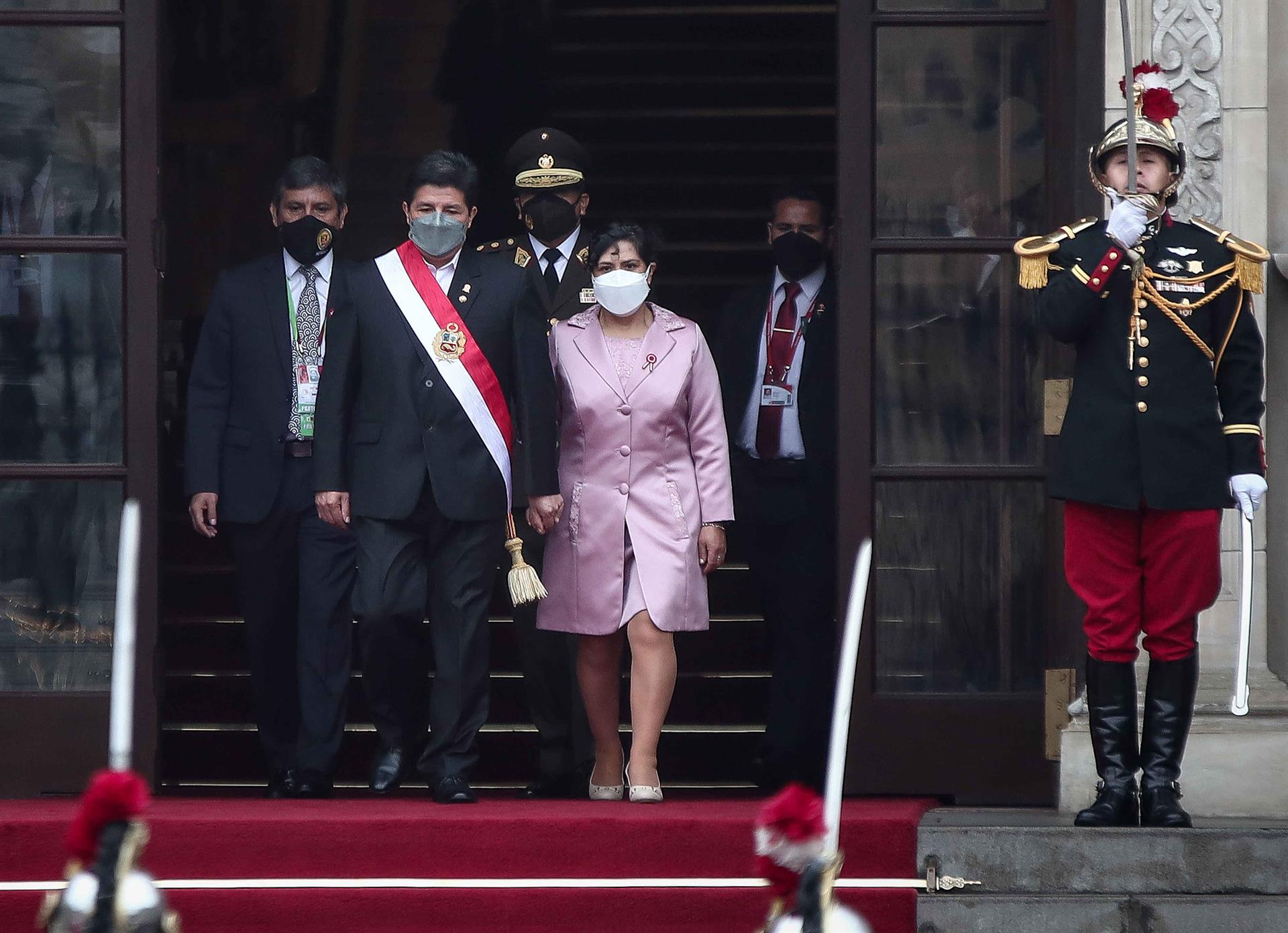 La Fiscalía interrogó a la primera dama de Perú por "presunto cobro indebido"