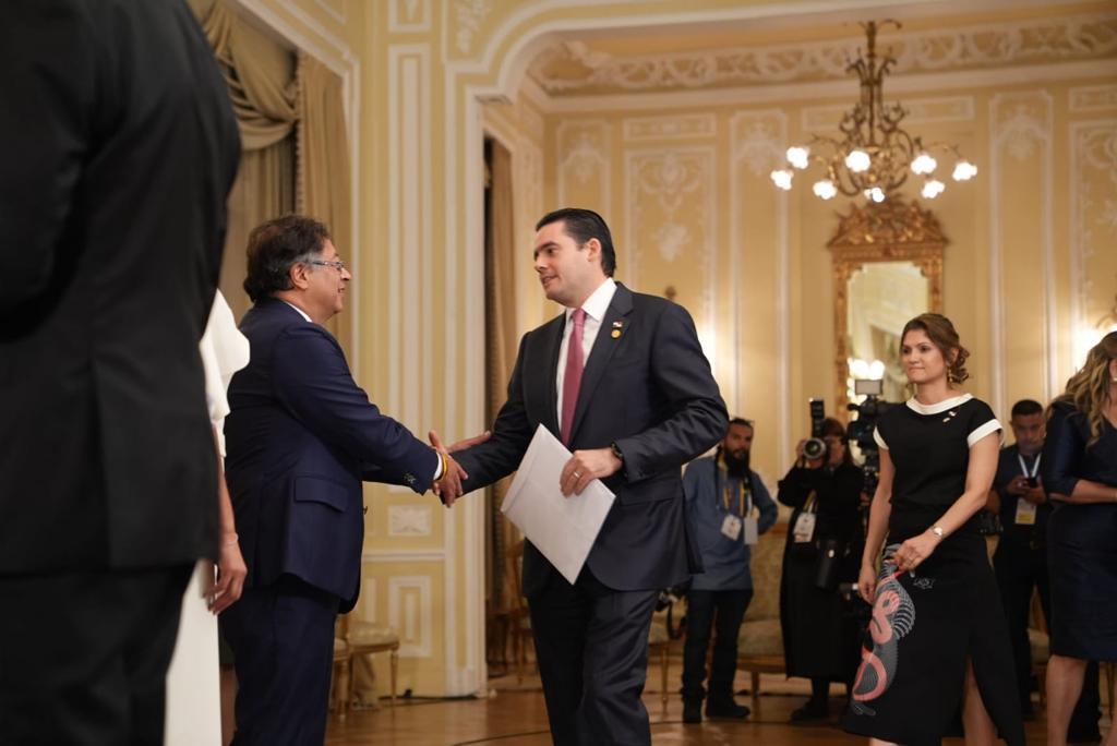 Vicepresidente Carrizo presenta saludos al nuevo presidente de Colombia Gustavo Petro