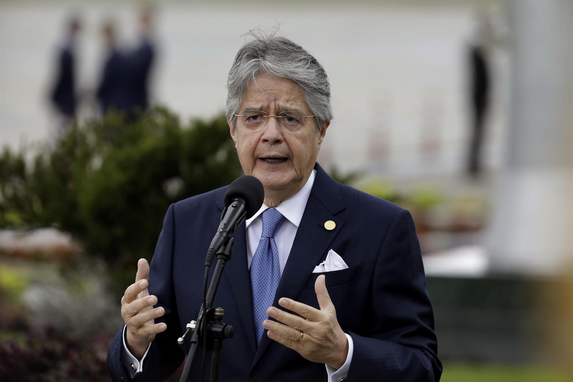 El presidente de Ecuador cesa al ministro de Interior tras el feminicidio de Bernal