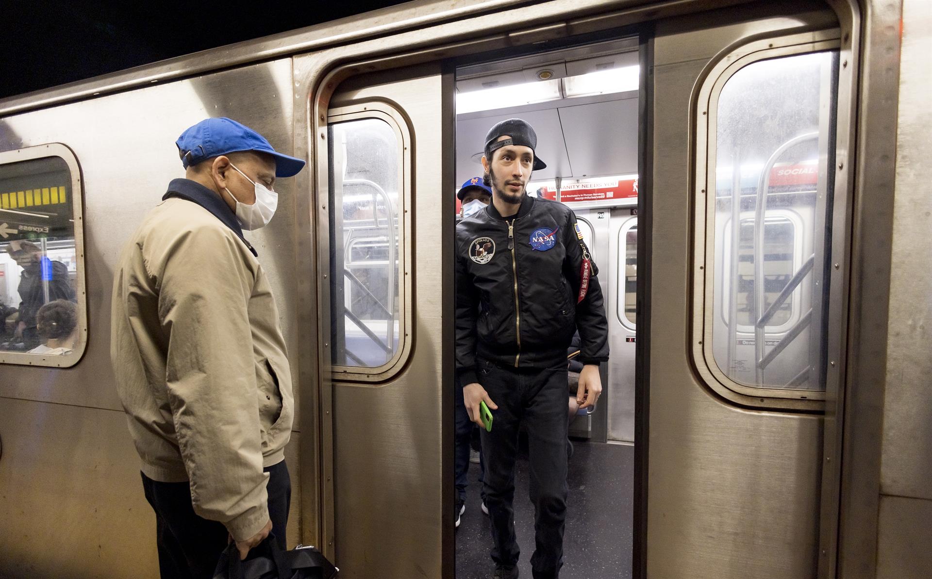 Nueva York colocará cámaras de video en todos los vagones de la red de metro