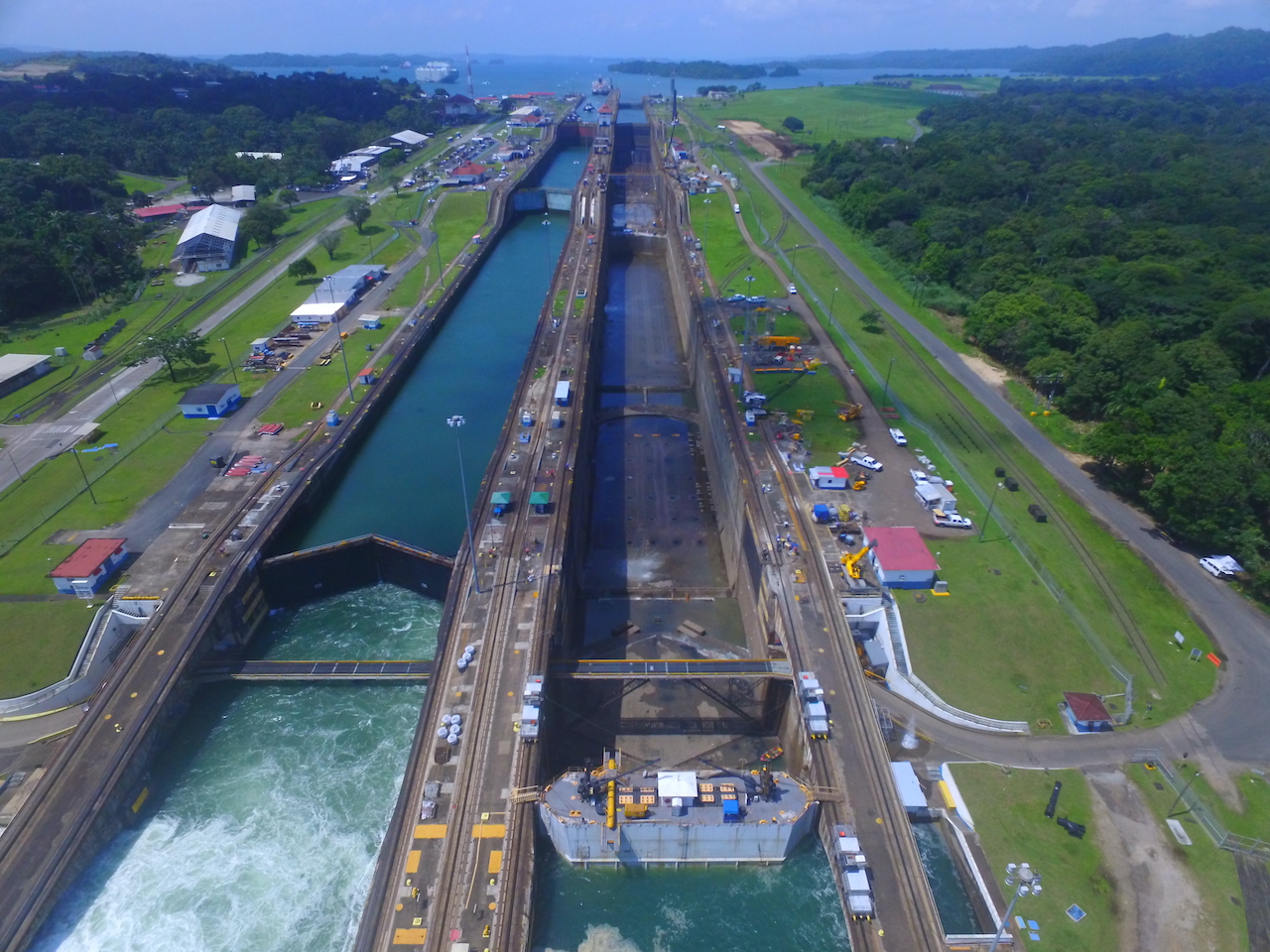 Desbordamiento en línea oeste de esclusas de Gatún
