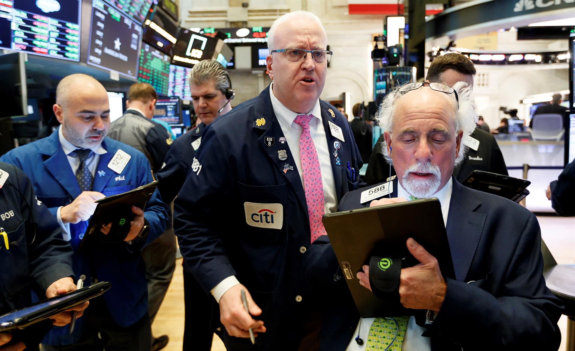 Wall Street cayó con fuerza y el Nasdaq bajó casi un 4 %