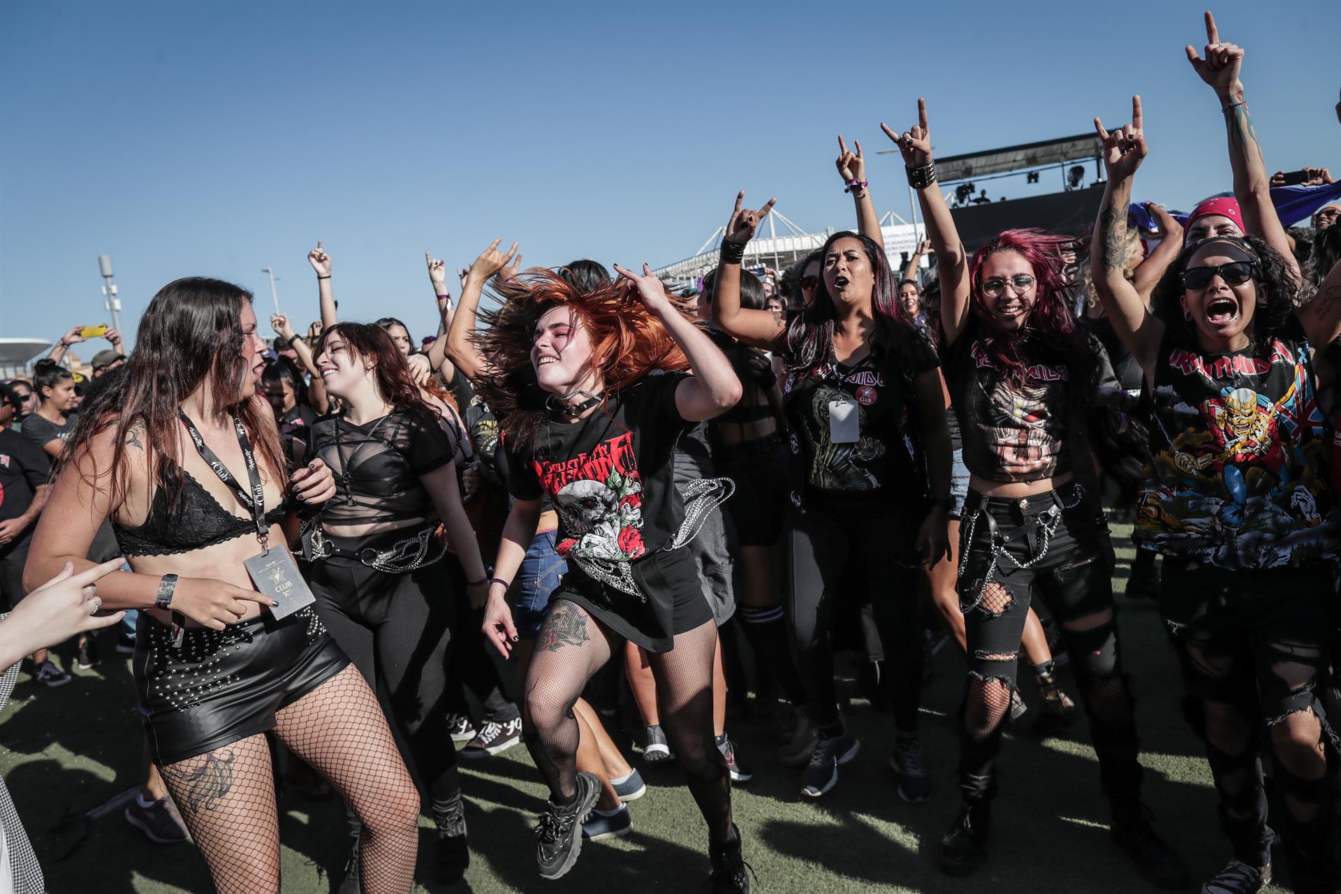 Una 'horda negra' de metaleros se toma Rock in Río en el primer día del evento