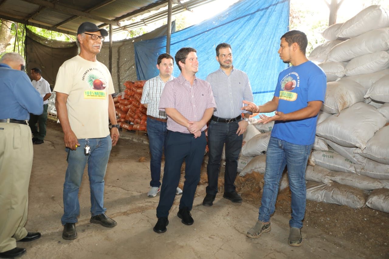 Intercambio directo con productores y comerciantes de Coclé, sostuvo ministro Alfaro Boyd