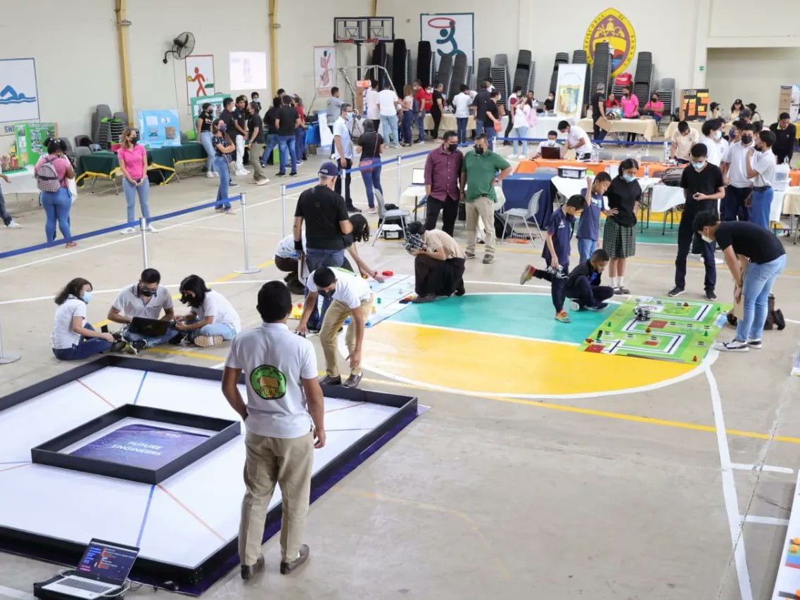 Estudiantes muestran sus habilidades y destrezas en el campo de la robótica