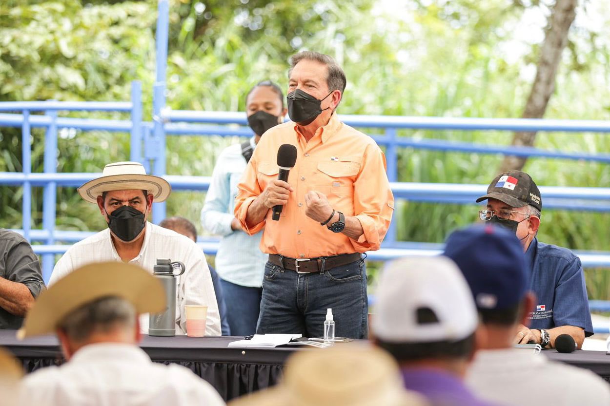 Presidente Cortizo entregó órdenes de proceder para proyectos en Los Santos