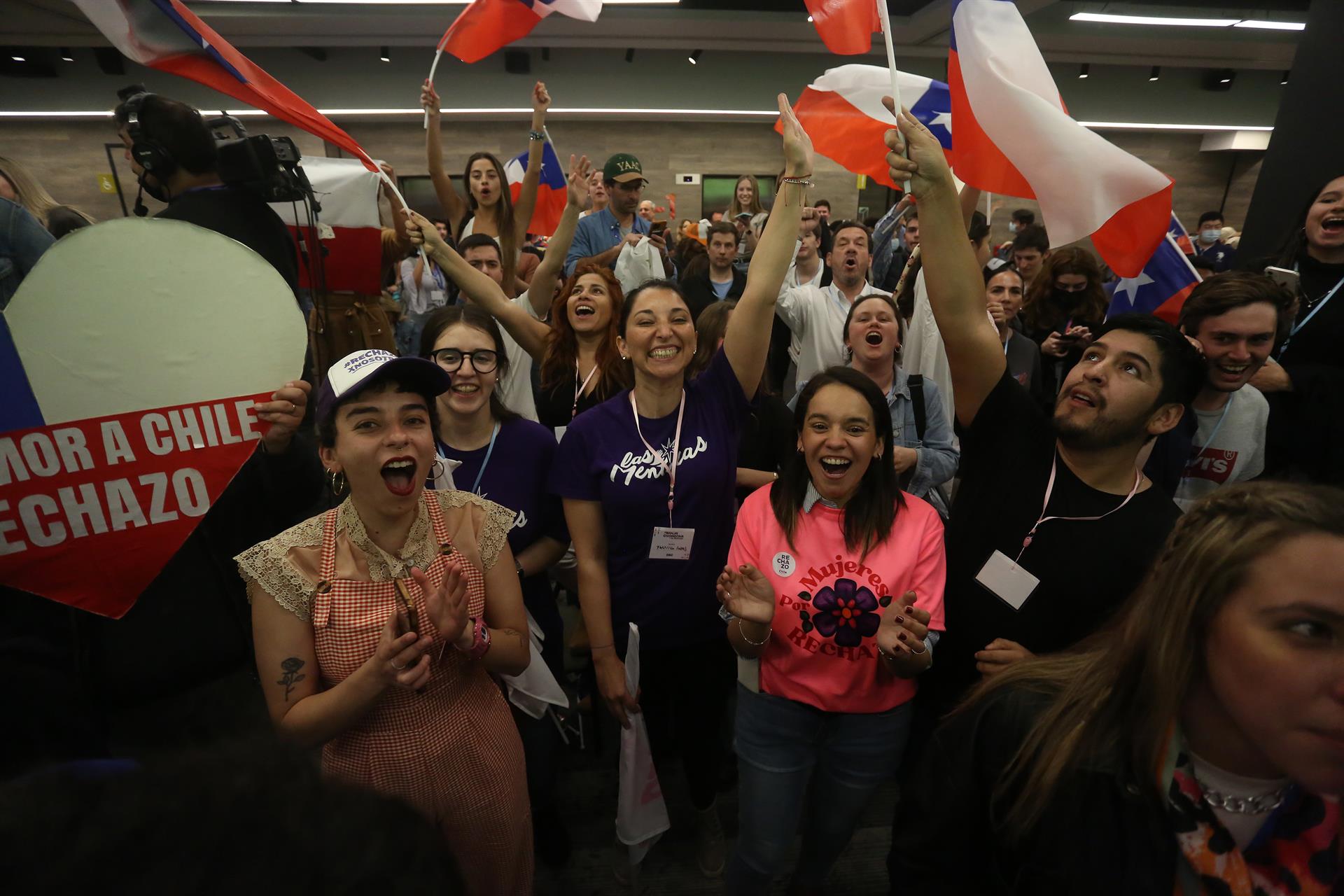 Chile rechazó con un aplastante 62.2 % la propuesta de nueva Constitución