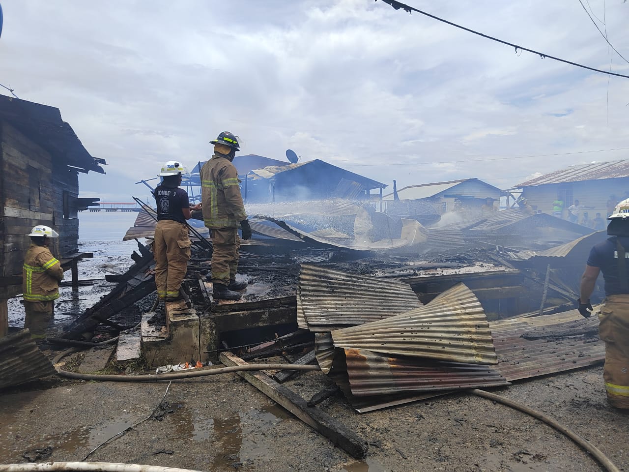 Un muerto y tres viviendas afectadas, por incendio ocurrido en Casco Viejo, Chiriquí Grande
