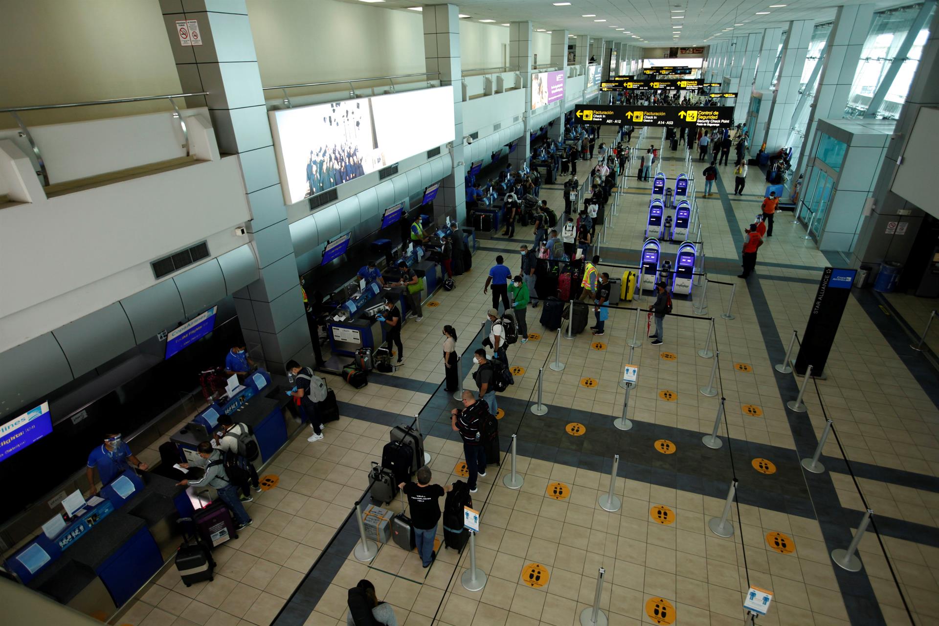 El principal aeropuerto de Panamá suspende operaciones por tormenta eléctrica