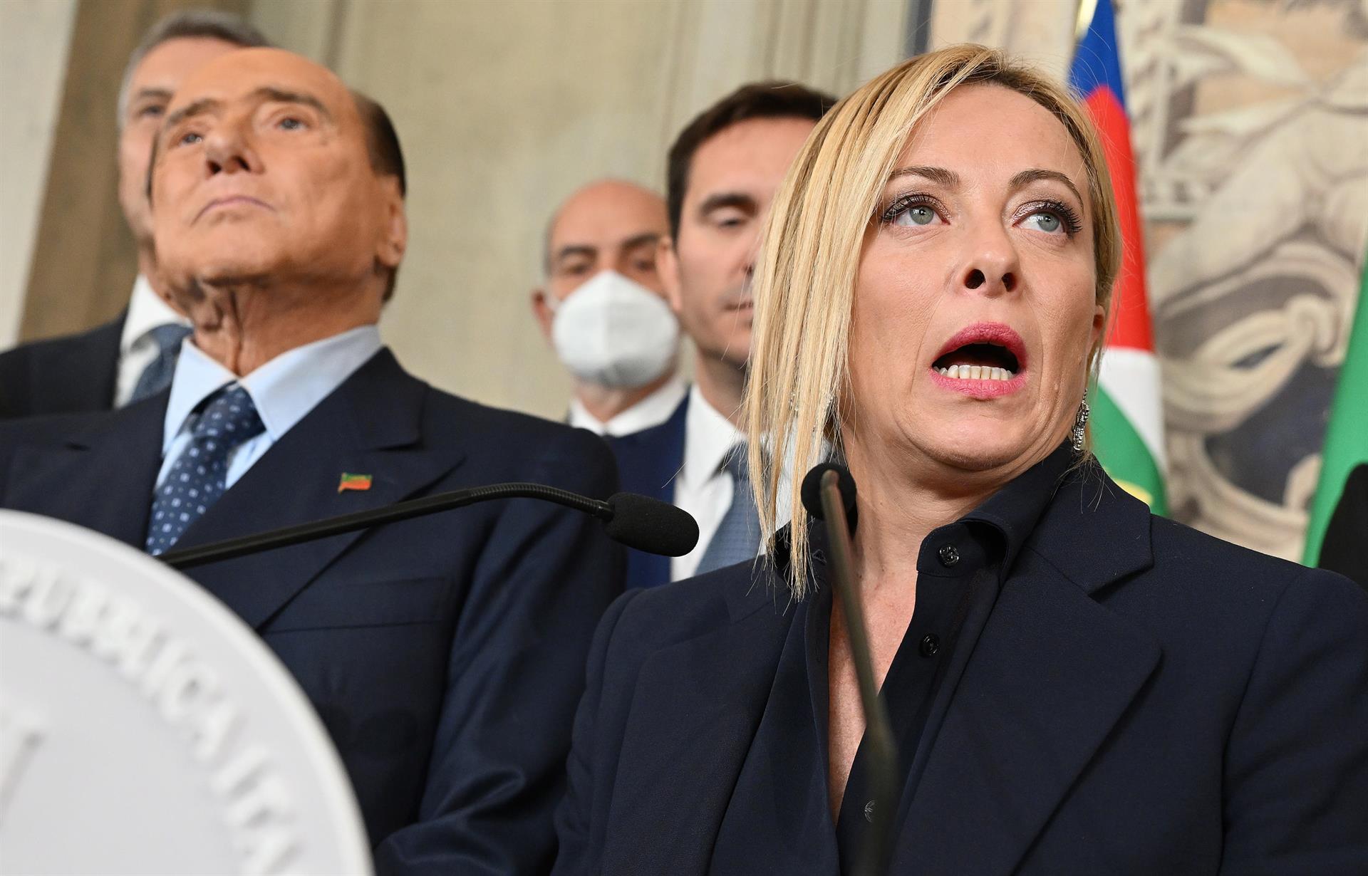 El otro logro de Meloni: callar a Berlusconi