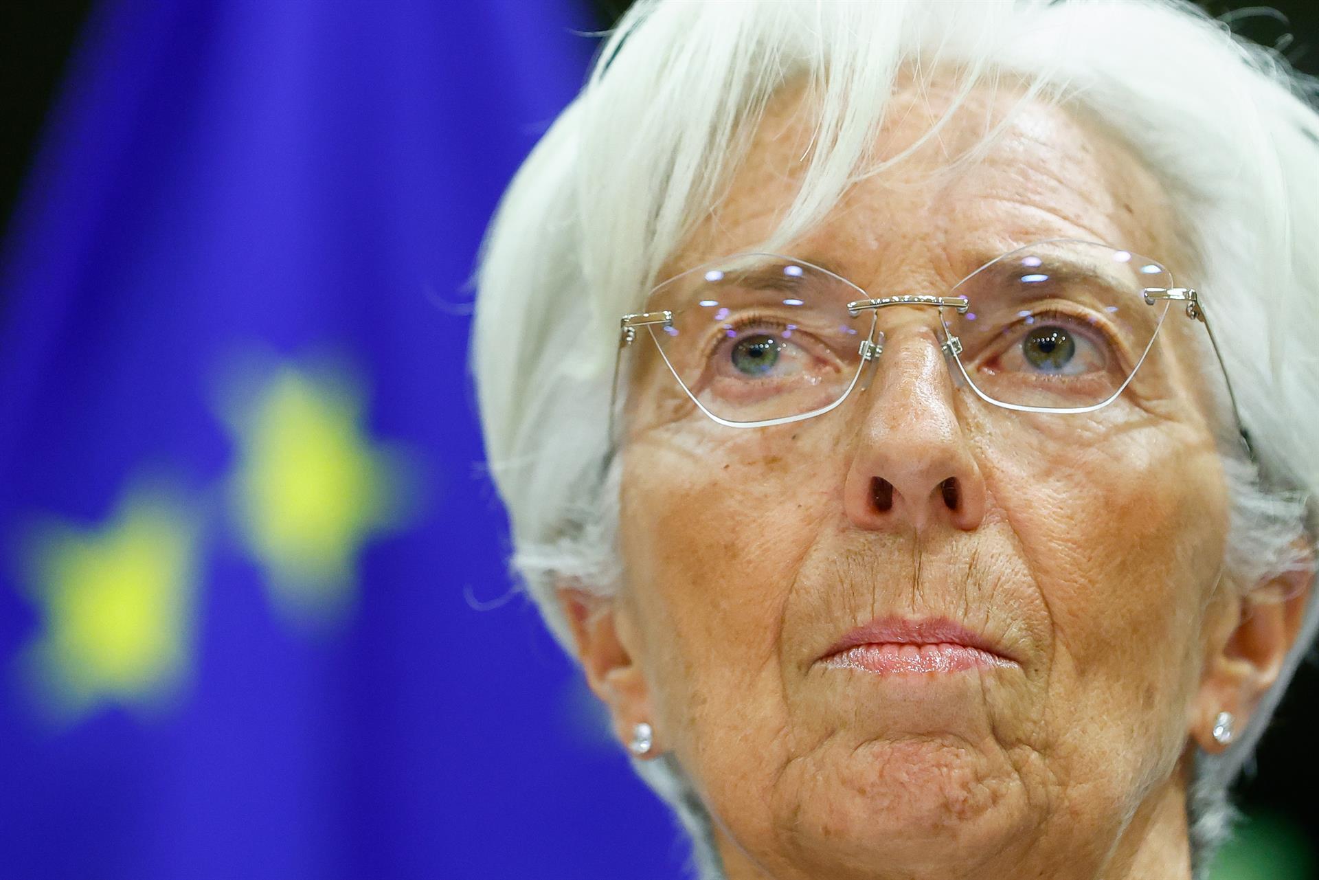 El BCE subió los tipos de interés en tres cuartos de punto, hasta el 2 %