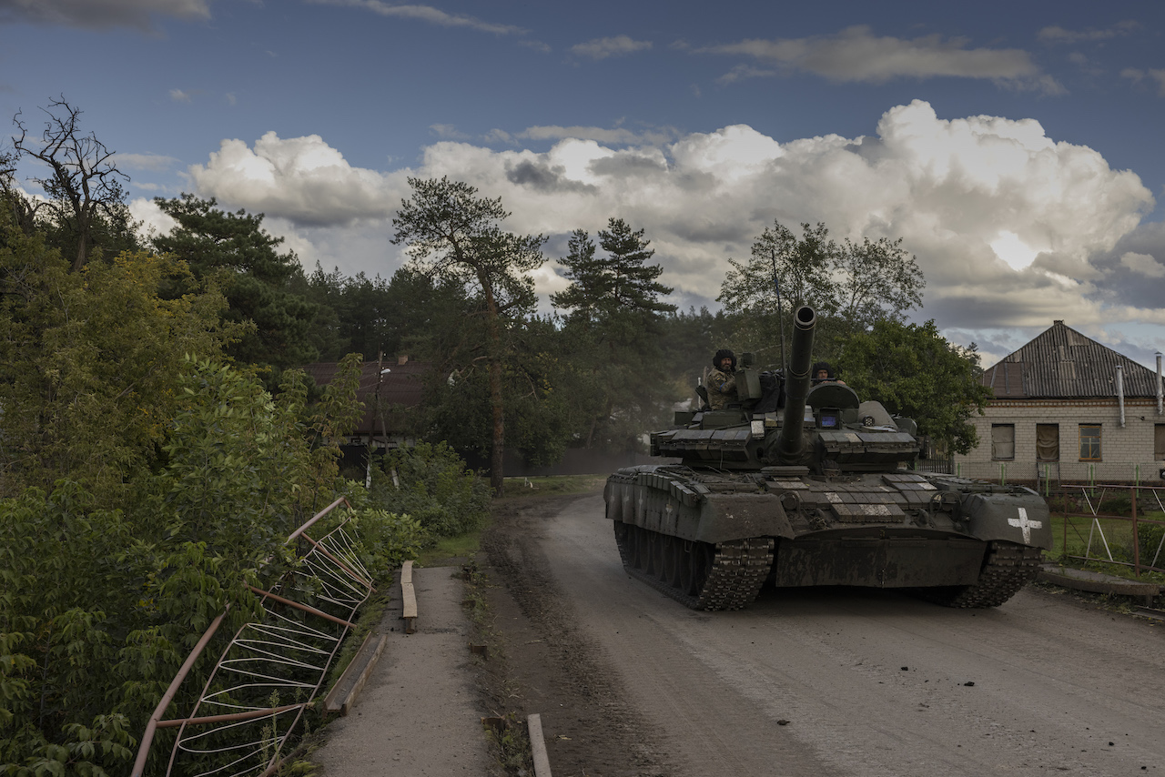 Los ucranianos se enfrentan a la realidad de la destrucción al regresar a una aldea recuperada