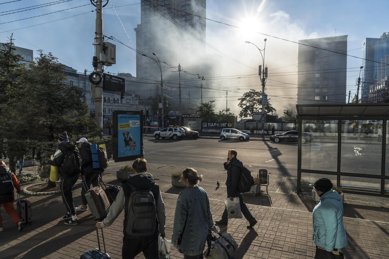 Una Kiev resiliente intenta mejorar después de los ataques, pero algunas cosas no se pueden reparar