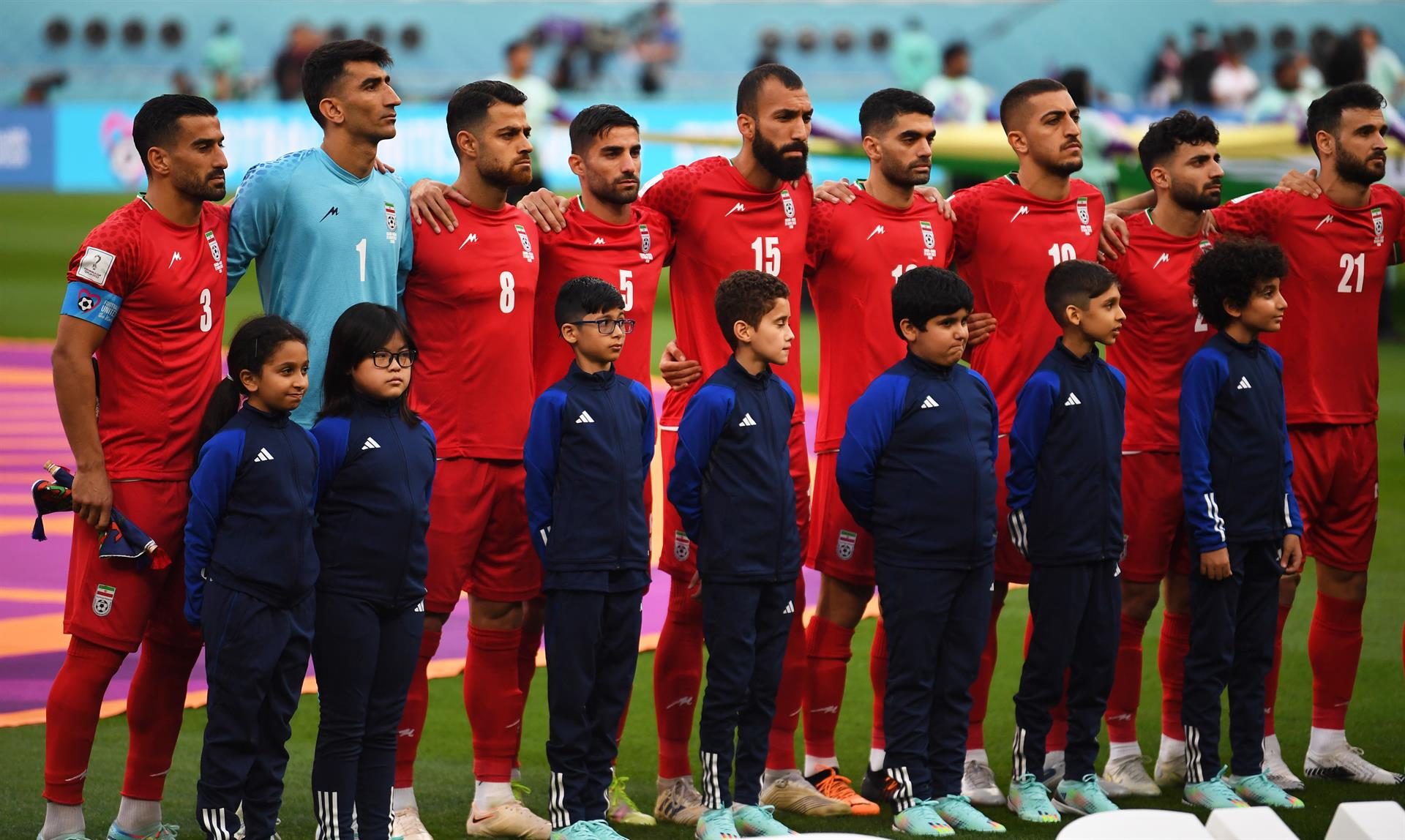 Los futbolistas iraníes no cantaron el himno en señal de protesta