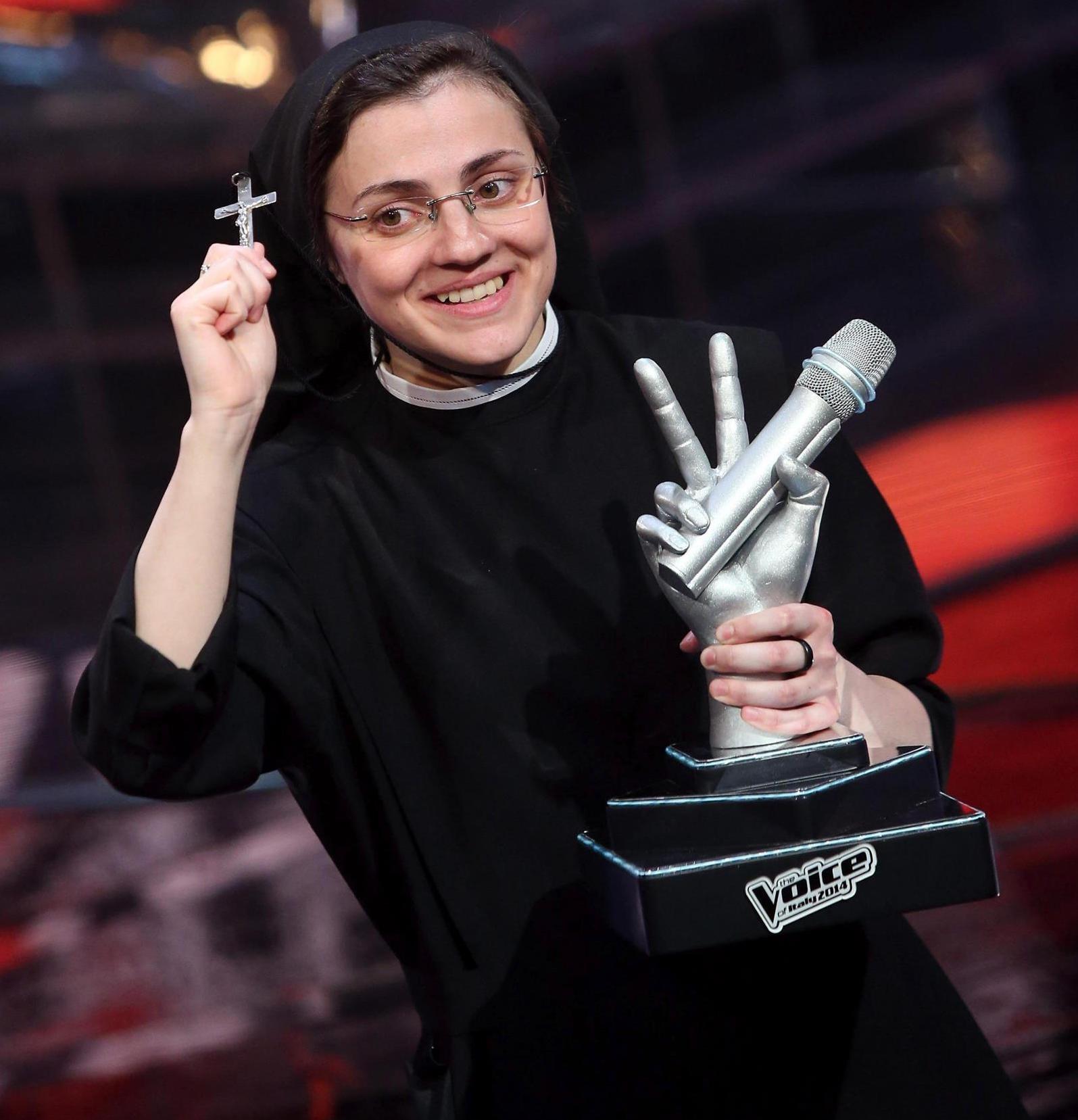 La monja que ganó “La Voz” en Italia colgó los hábitos y vive en España