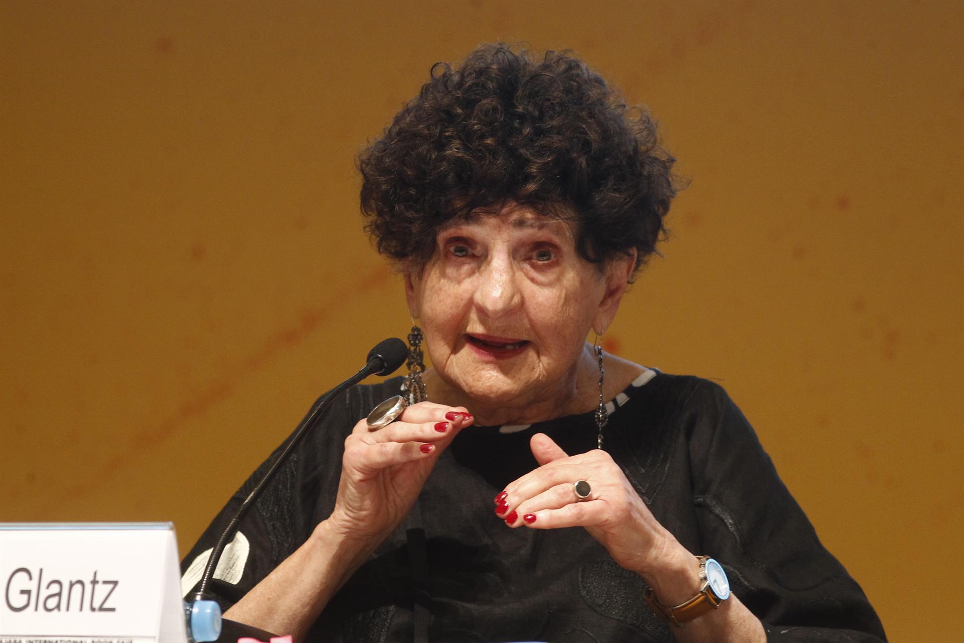 La escritora mexicana Margo Glantz recibió el premio literario Carlos Fuentes