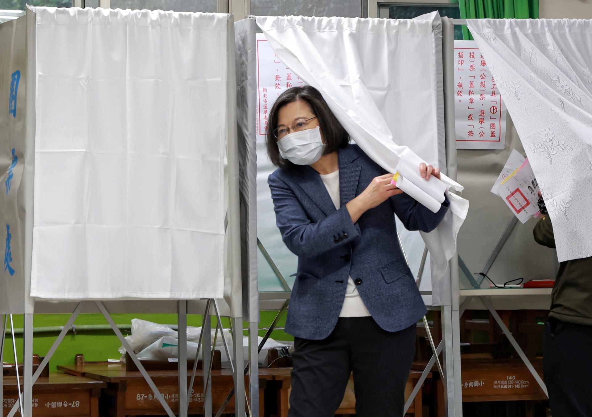 La oposición de Taiwán arrasa en los comicios locales y Tsai dimitió como líder del PDP