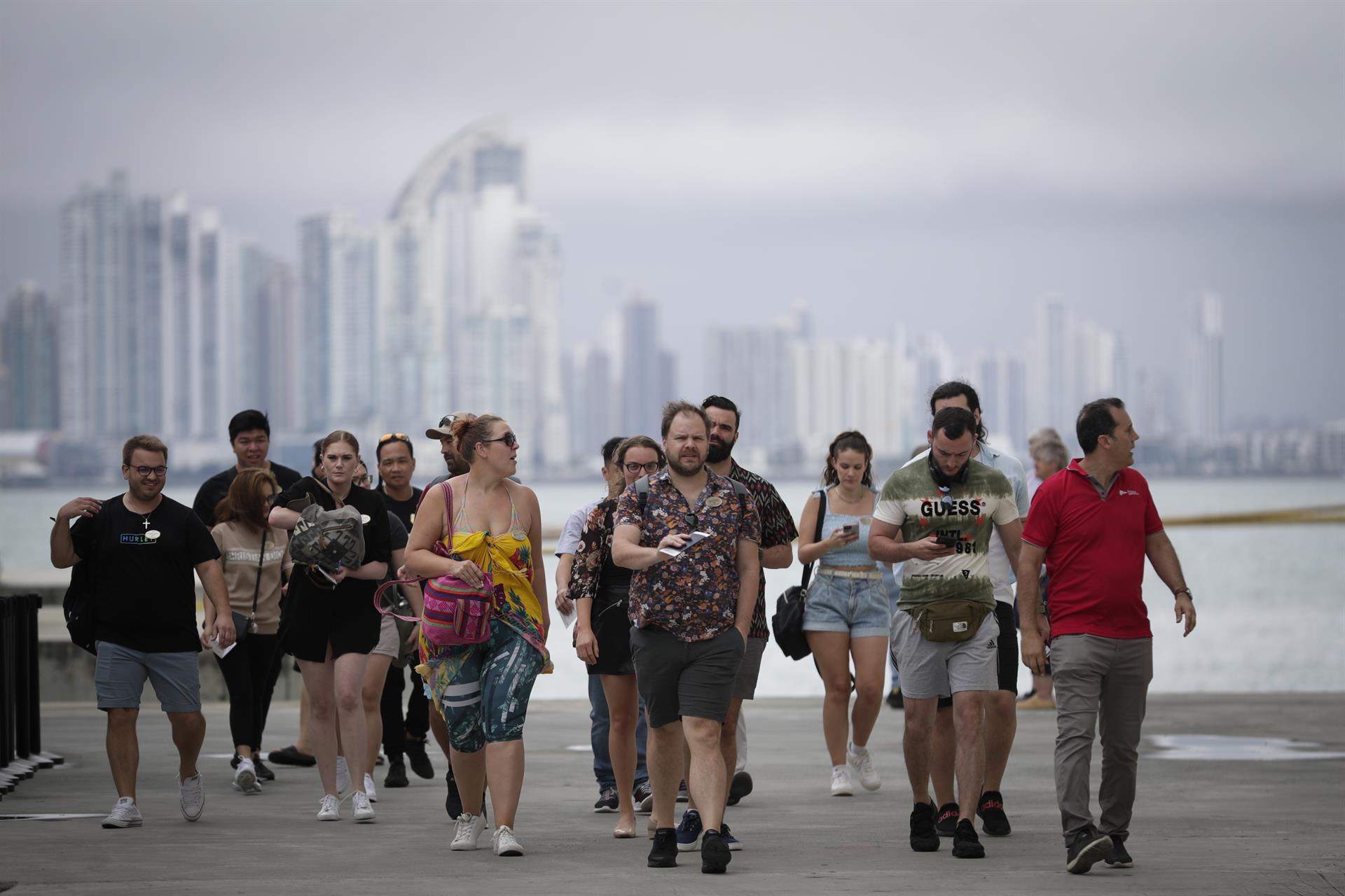 2.500 turistas llegaron a Panamá en buques Norwegian Encore y Viking Star
