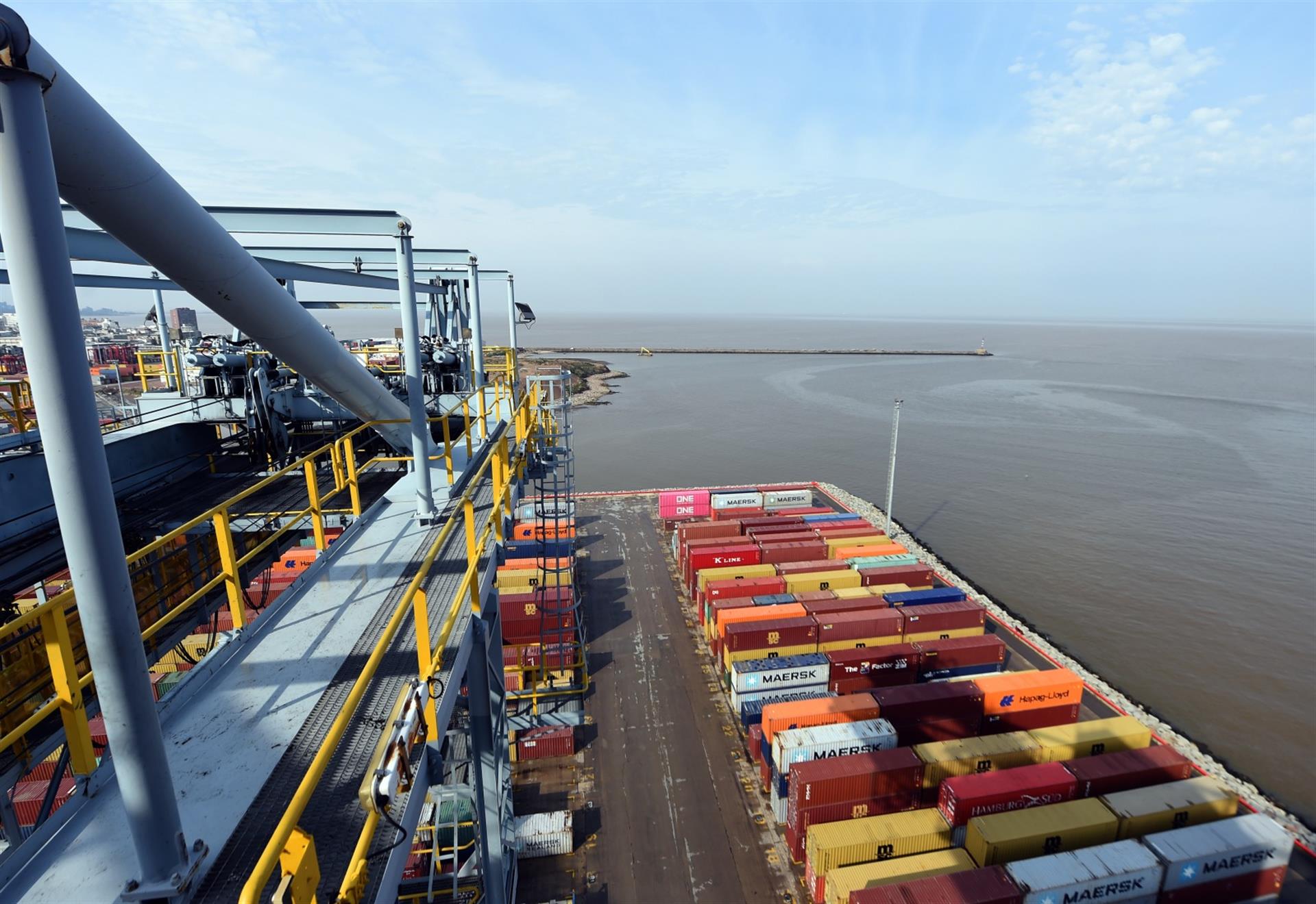 El Puerto de Montevideo recibe su primer barco de más de 13,000 contenedores