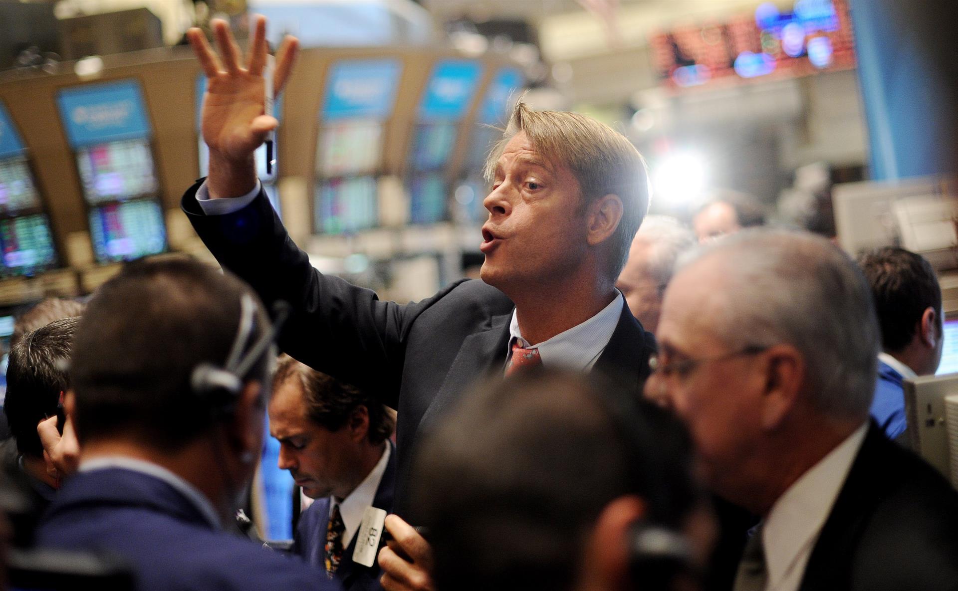 Wall Street cierra con pérdidas y el Nasdaq cae un 3,36 % tras el alza de tipos