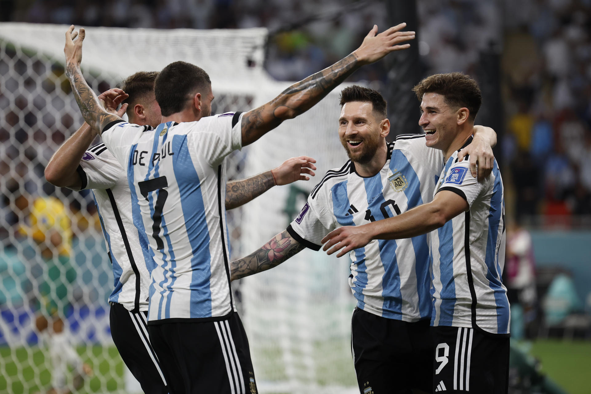 2-1. Messi alcanza los mil y Argentina los cuartos