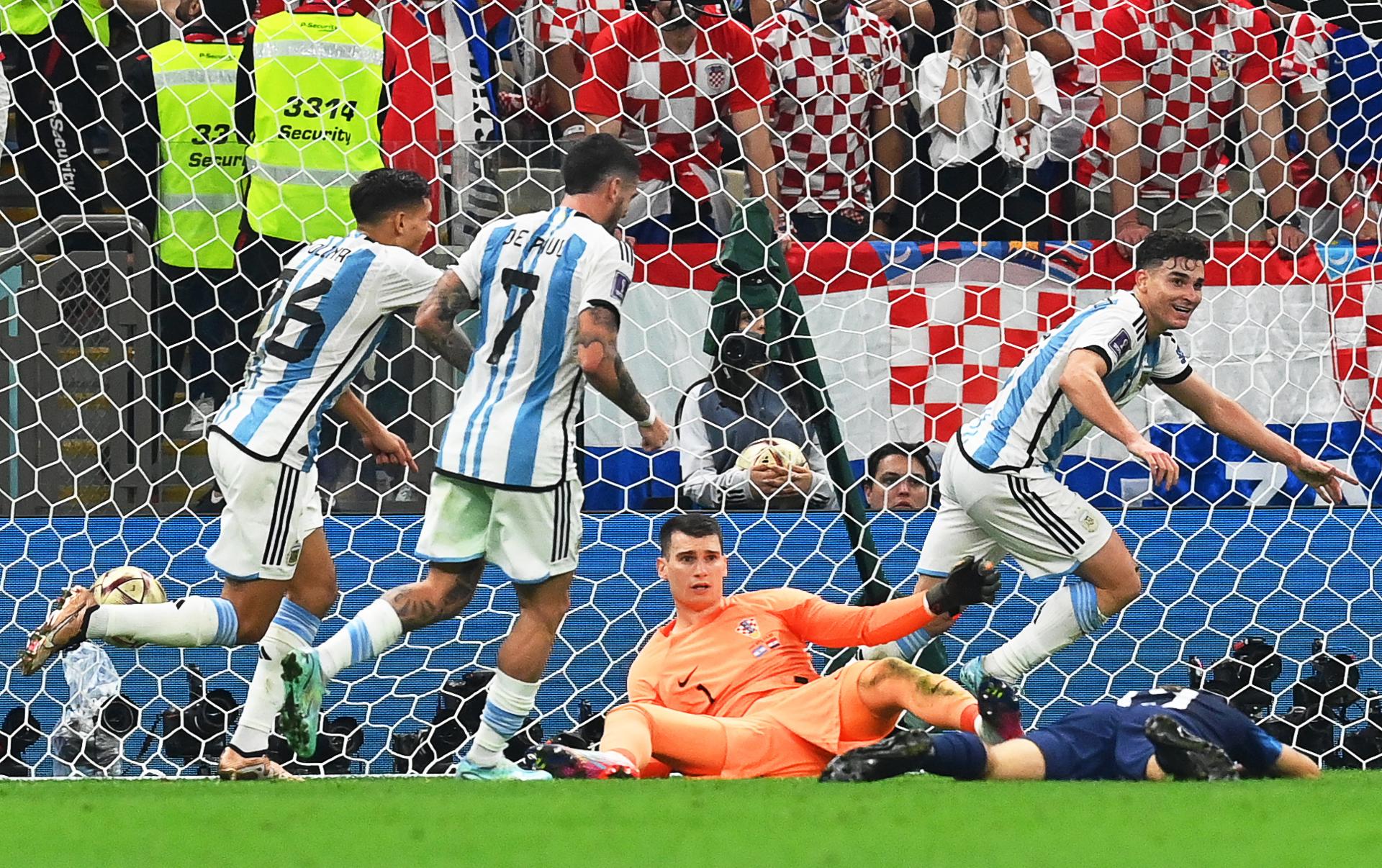 3-0. Argentina devora a Croacia, Messi irrumpe en la final