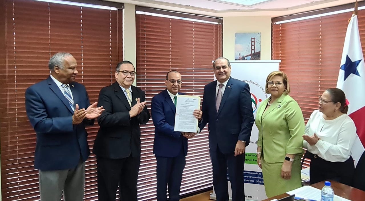 A seis años, Universidad de Panamá recibió certificación de reacreditación