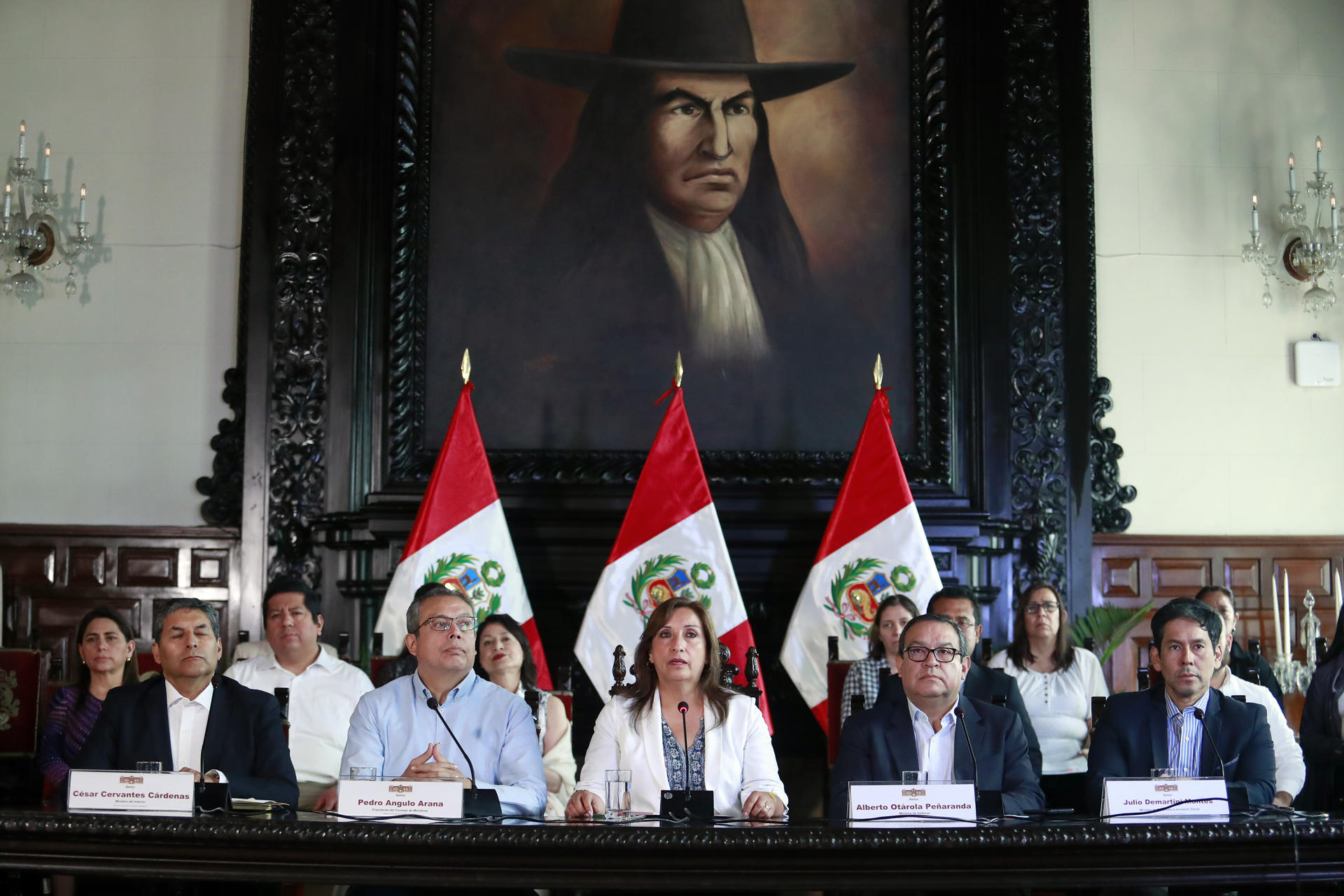 Boluarte defiende la legitimidad del Gobierno y los militares retoman el control en Perú