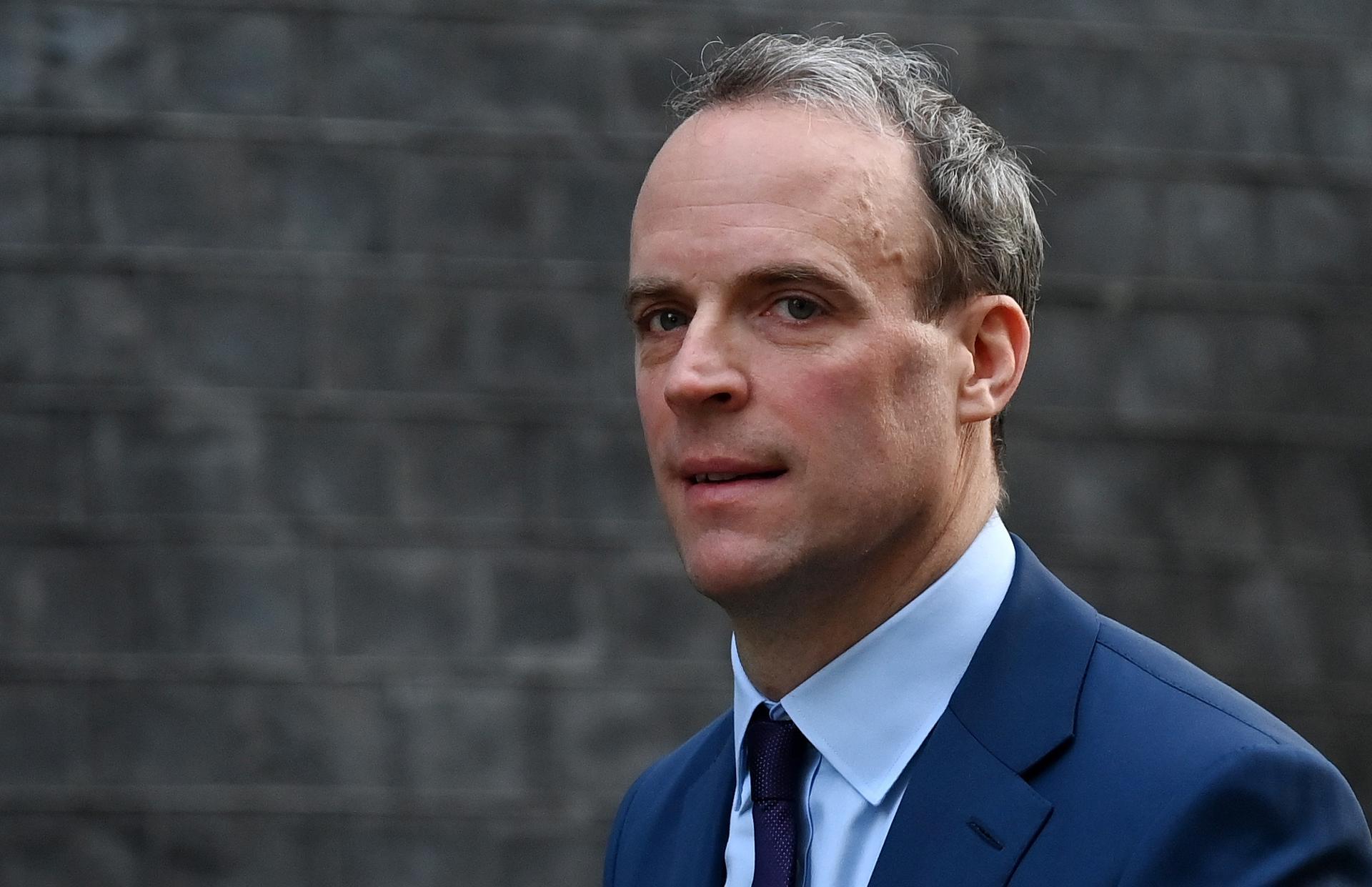 El viceprimer ministro británico es investigado por 8 denuncias de acoso laboral