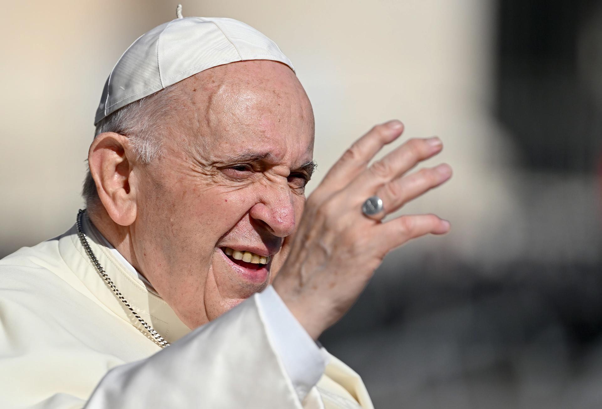 El papa pide ahorrar en los regalos de Navidad y enviar el dinero a Ucrania