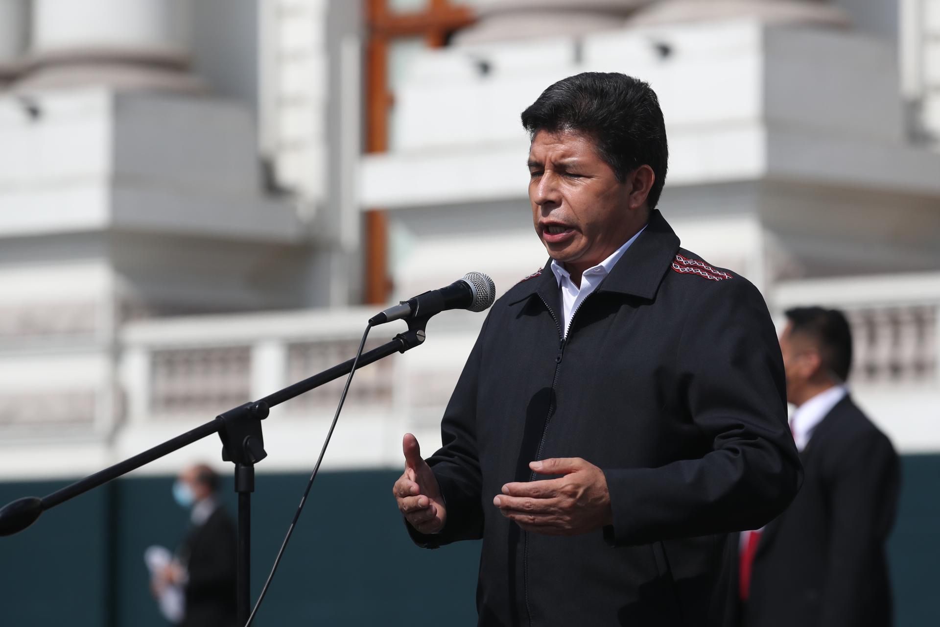 El presidente de Perú dictó la disolución del Congreso e instauró un Gobierno de emergencia