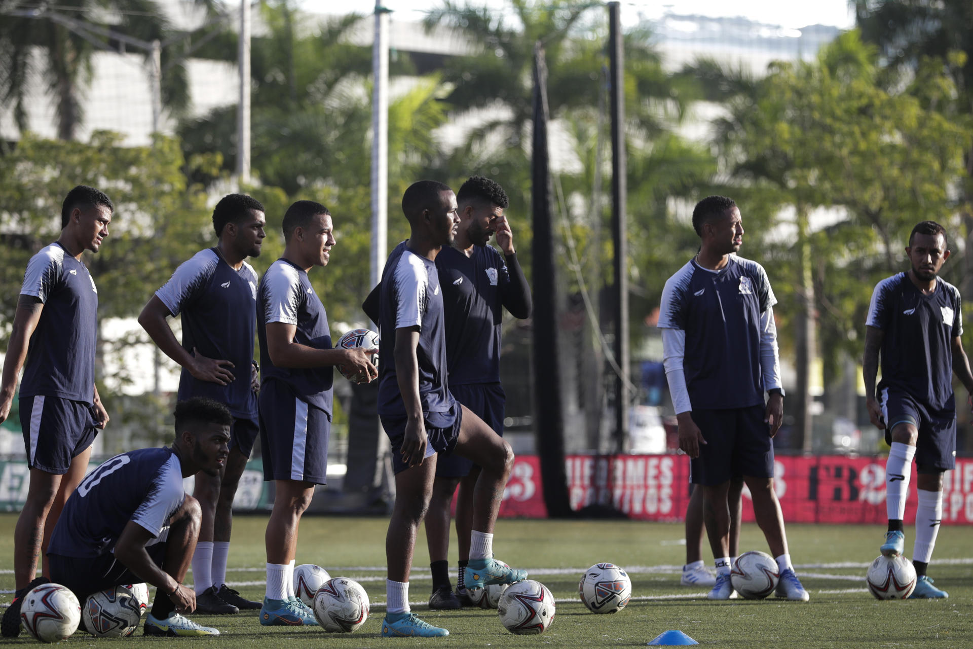 El Equipo Futbolistas Sin Contrato se entrena a la espera de una oportunidad