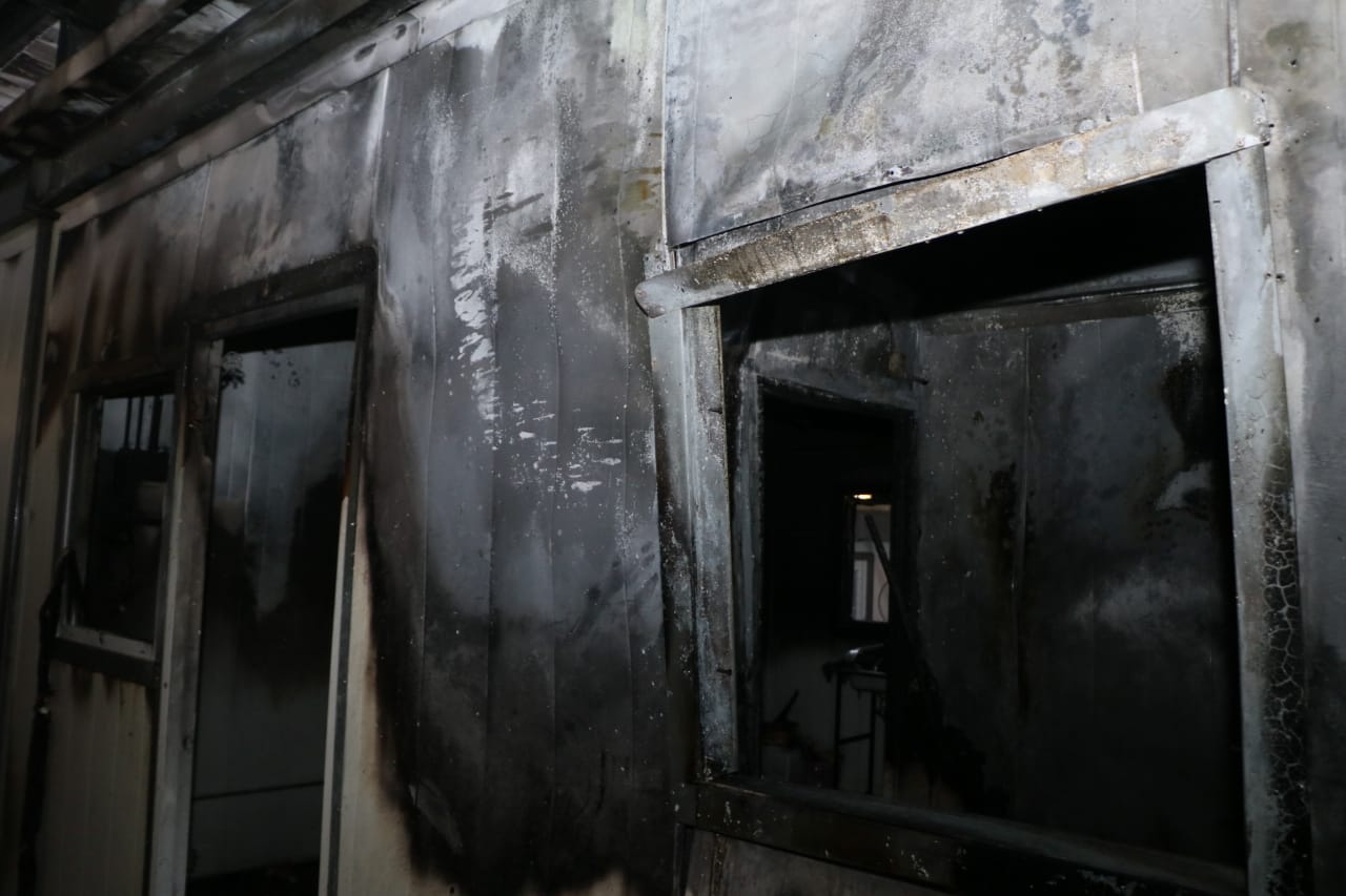 Rescatan a niños atrapados tras incendio en un albergue en Curundú