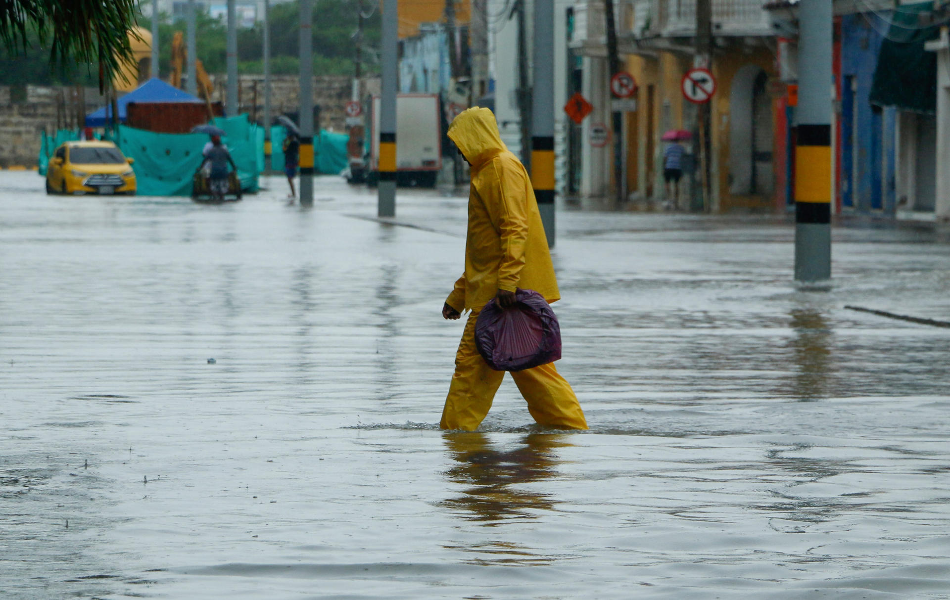 Las torrenciales lluvias dejan dos muertos y 23 heridos en Medellín