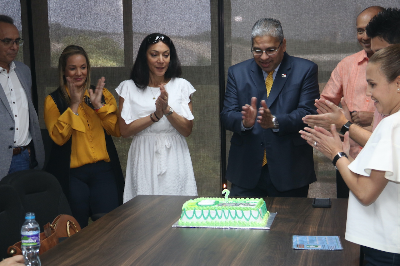En XLV aniversario de SERTV, presidenta del Fórum de Periodistas de Panamá le visitó