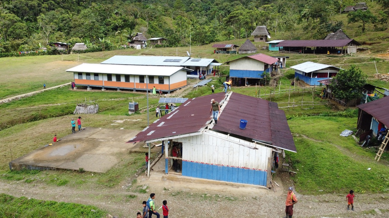 Más de 100 funcionarios trabajan en la construcción de aulas modulares en la comarca Ngäbe Buglé
